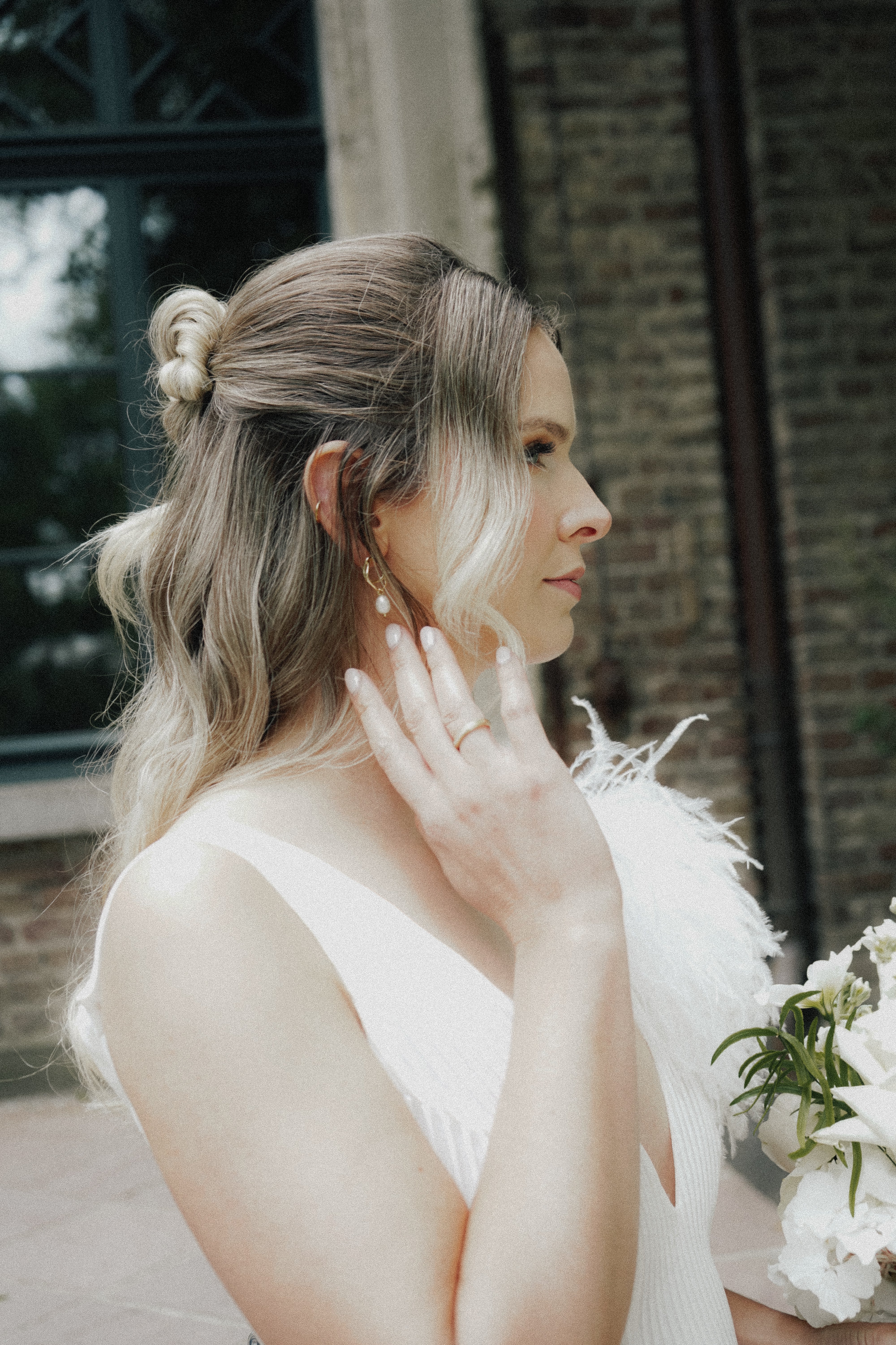 Perlenohrringe Braut, Gold, ovale Perlen, moderne Ohrstecker, elegante Ohrringe, Brautohrringe, Brautjungfer