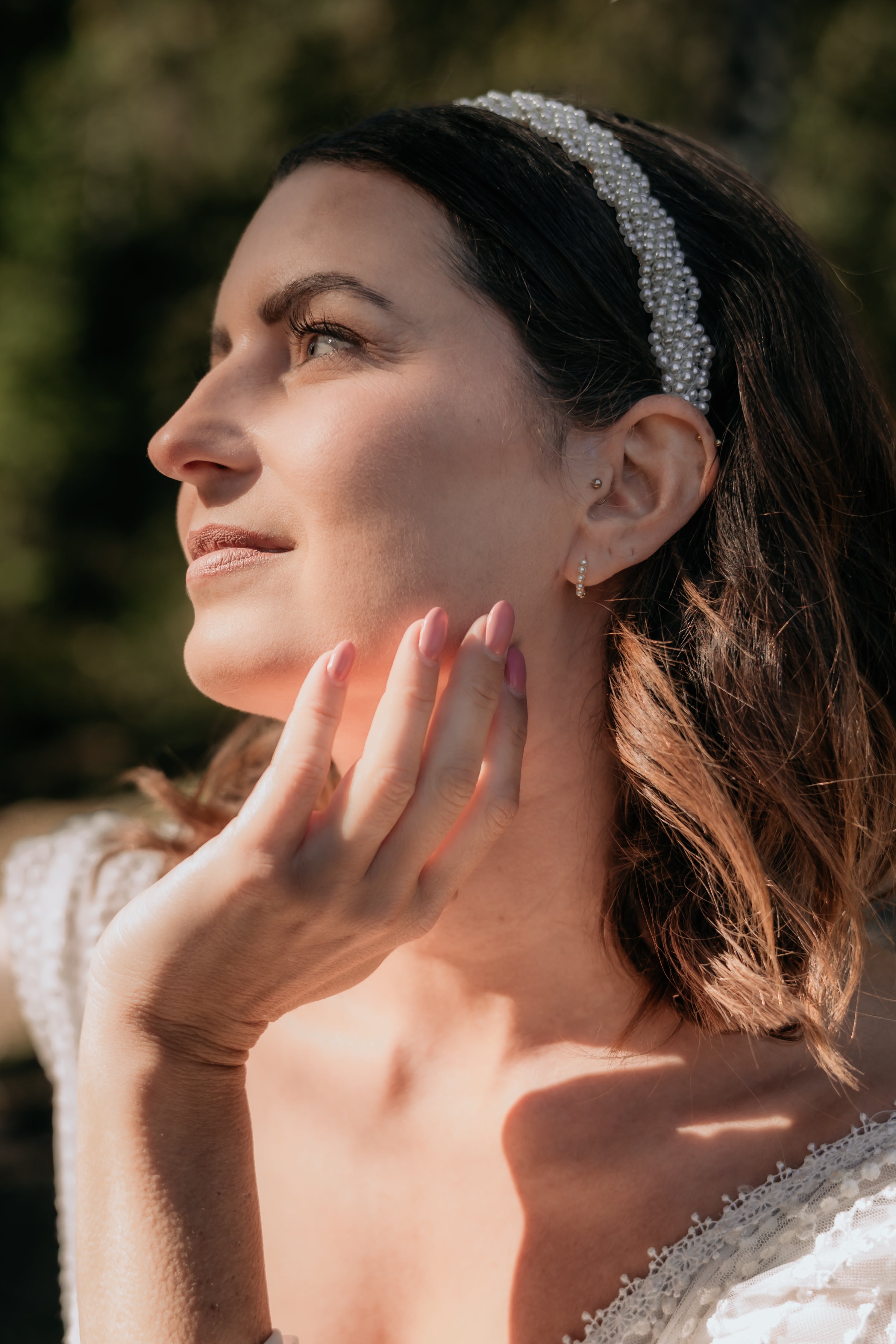 Atemberaubender Brauthaarreif mit feinen weißen Perlen, Gold, Perlenhaarreif, eleganter Perlenschmuck, Haarreif, Schmuck Hochzeit, Brauthaarschmuck, Schmuckblüte