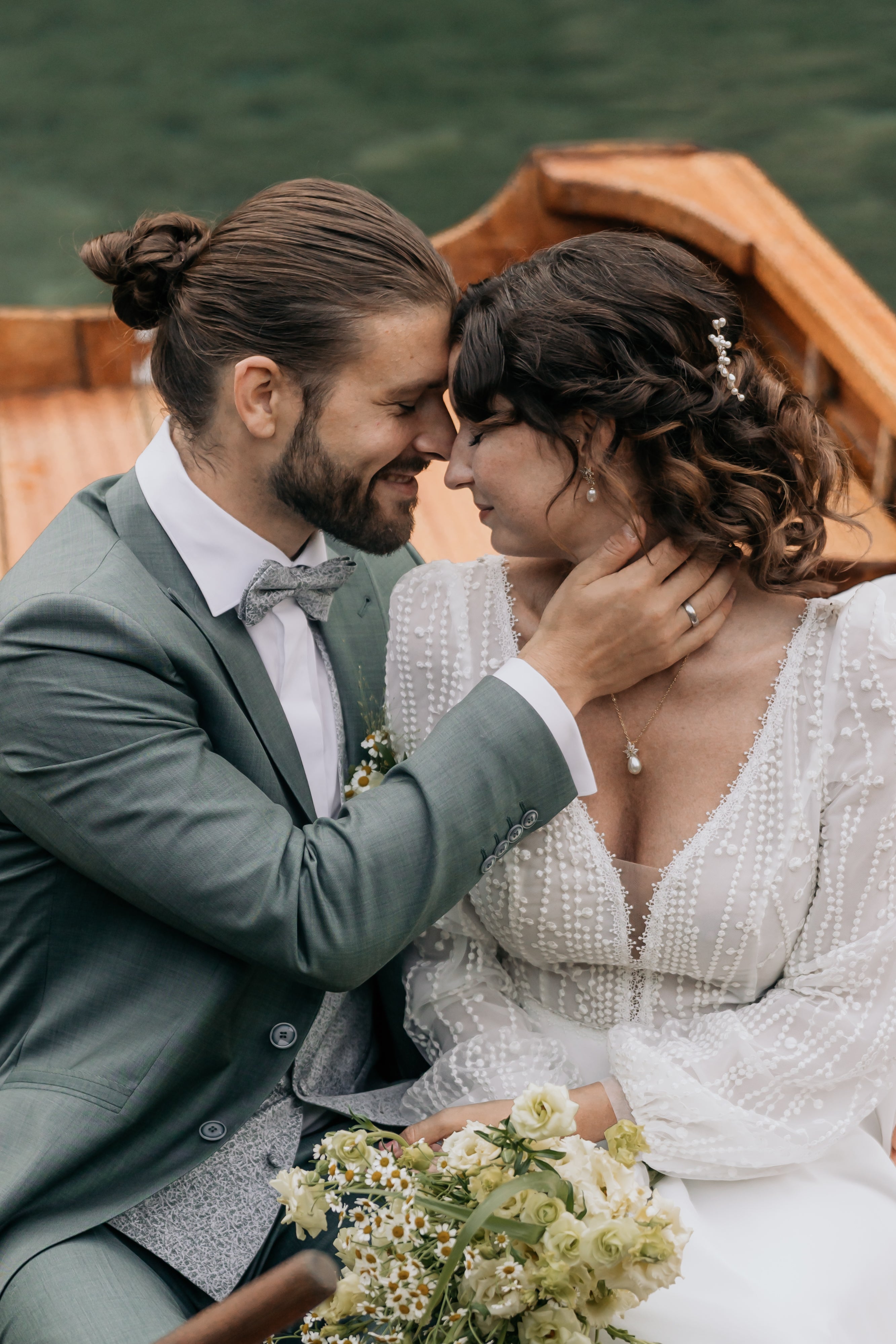 Halskette mit Perlenanhaenger, Gold oder Silber, Perlenschmuck, Brauthalskette, feine Perlenhalskette, Brautschmuck, Schmuck für die Hochzeit, Schmuckbluete