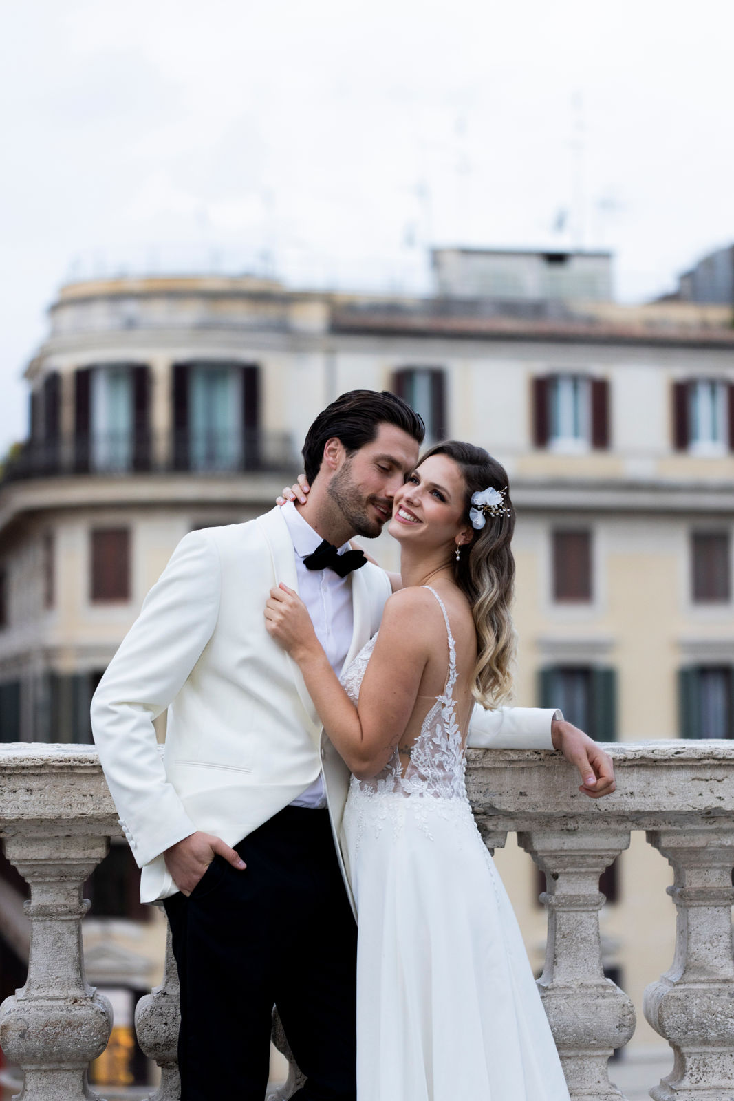 Haarnadel, gold, Blütenblätter, feine weisse Perlen, Brautschmuck, Hochzeit, Hochzeitsschmuck, eleganter Brauthaarschmuck