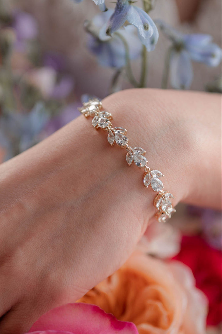 Elegantes Armband, Gold, hochwertiges Brautarmband, glänzender Brautschmuck, glitzer, Schmuck Hochzeit, Brautjungfer, Geschenk für Sie, Weihnachtsgeschenk, Geburtstagsgeschenk, Schmuckbluete
