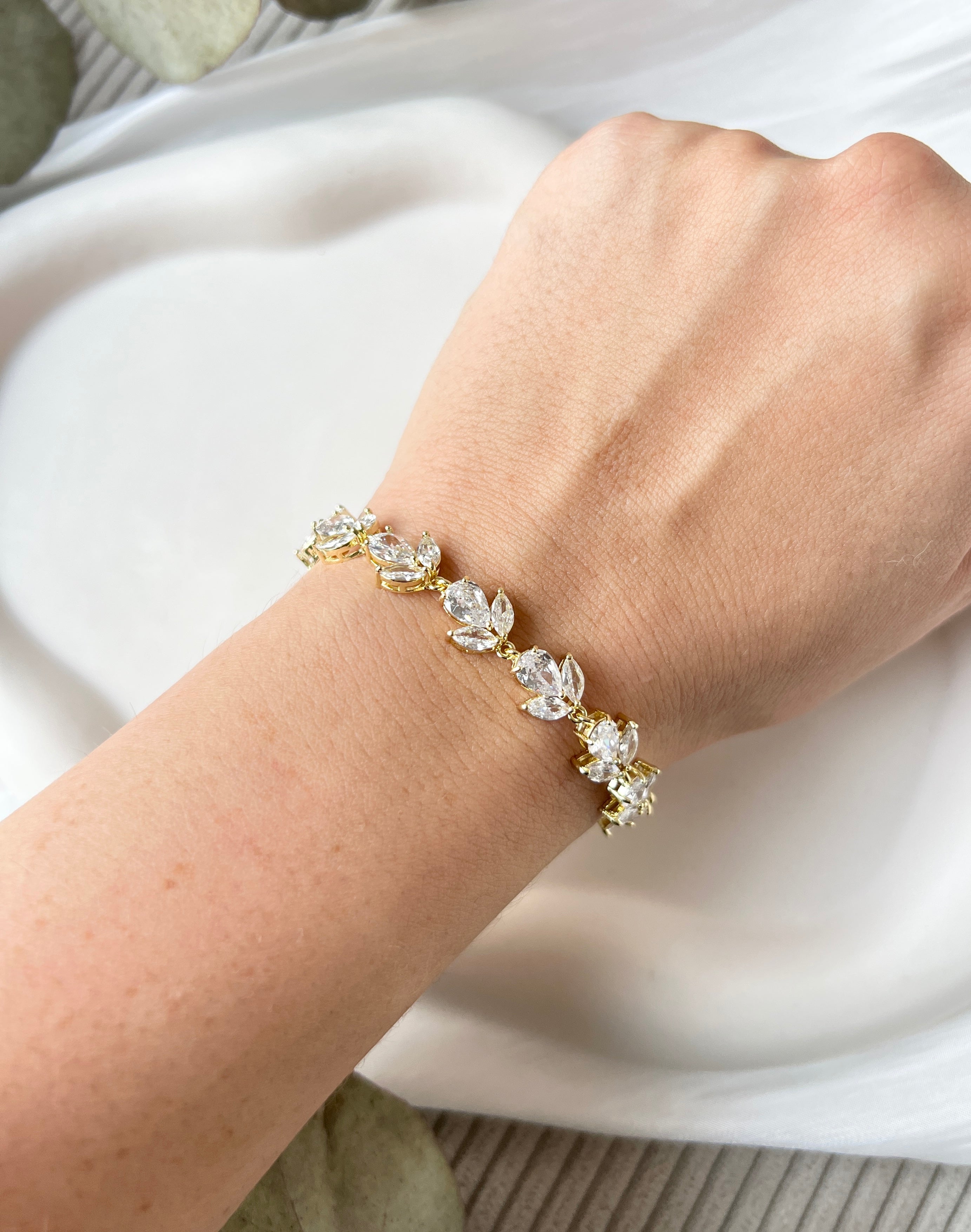 Elegantes Armband, Gold, Silber oder Roségold, hochwertiges Brautarmband, glänzender Brautschmuck, glitzer, Schmuck Hochzeit, Brautjungfer, Geschenk für Sie, Weihnachtsgeschenk, Geburtstagsgeschenk, Schmuckbluete