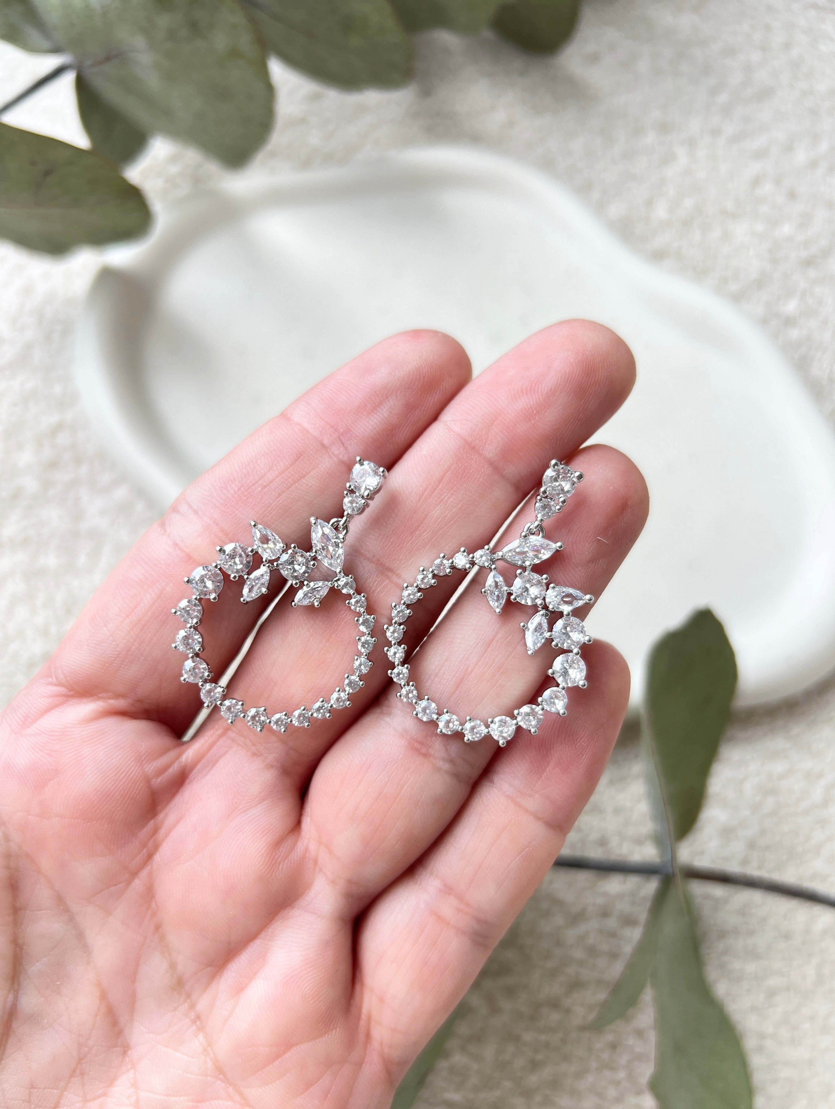 Brautohrringe, Silber, runde Ohrringe mit Strass, glänzend, Schmuck, Hochzeit, Brautschmuck, Ohrschmuck Brautjungfer, moderne Ohrstecker