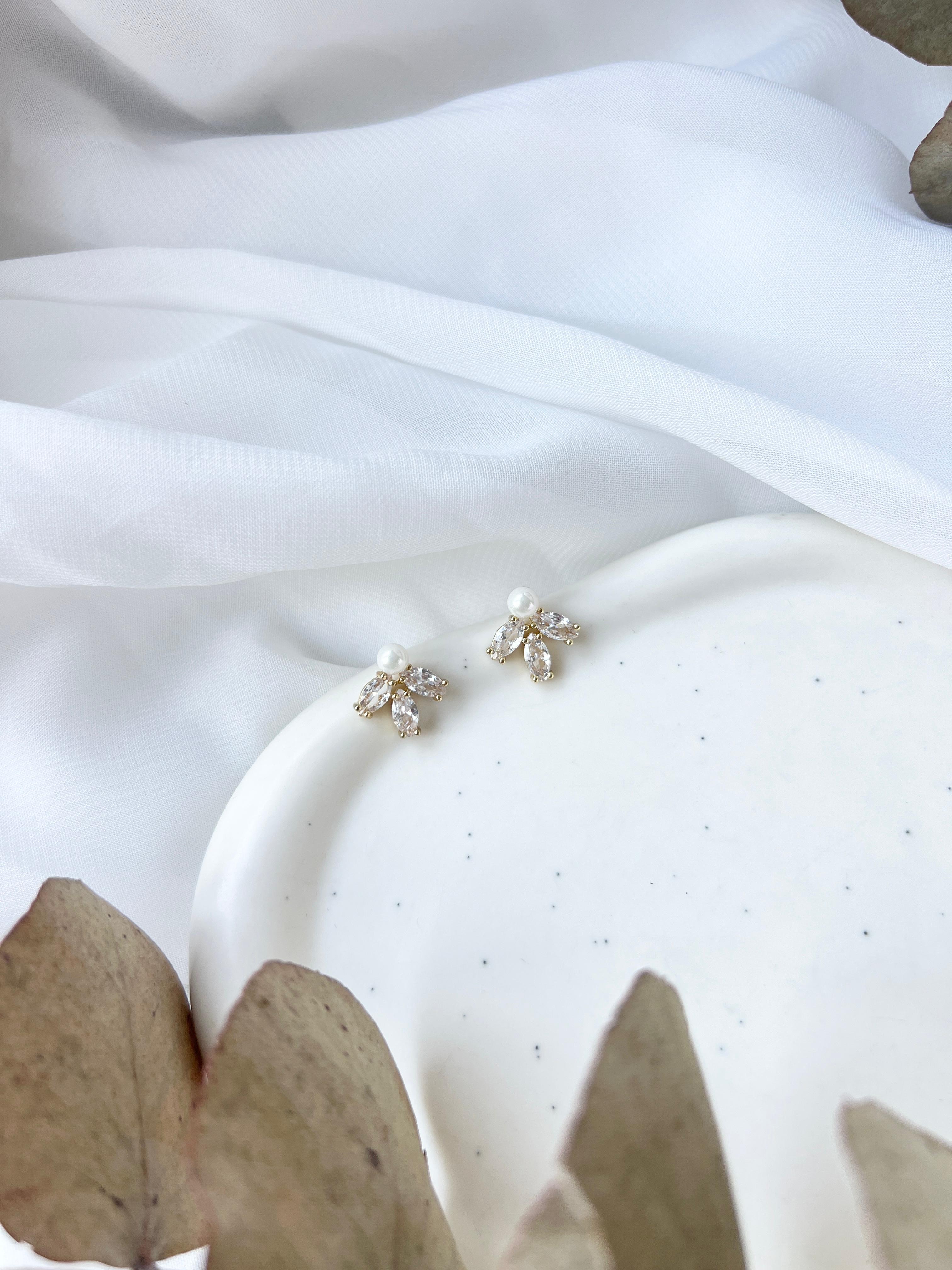Ohrstecker, Gold, feine Ohrringe, Brautohrringe, eleganter Brautschmuck, glaenzender Ohrscchmuck, Hochzeit, Hochzeitsschmuck, Damenohrringe, Geschenk fuer Sie