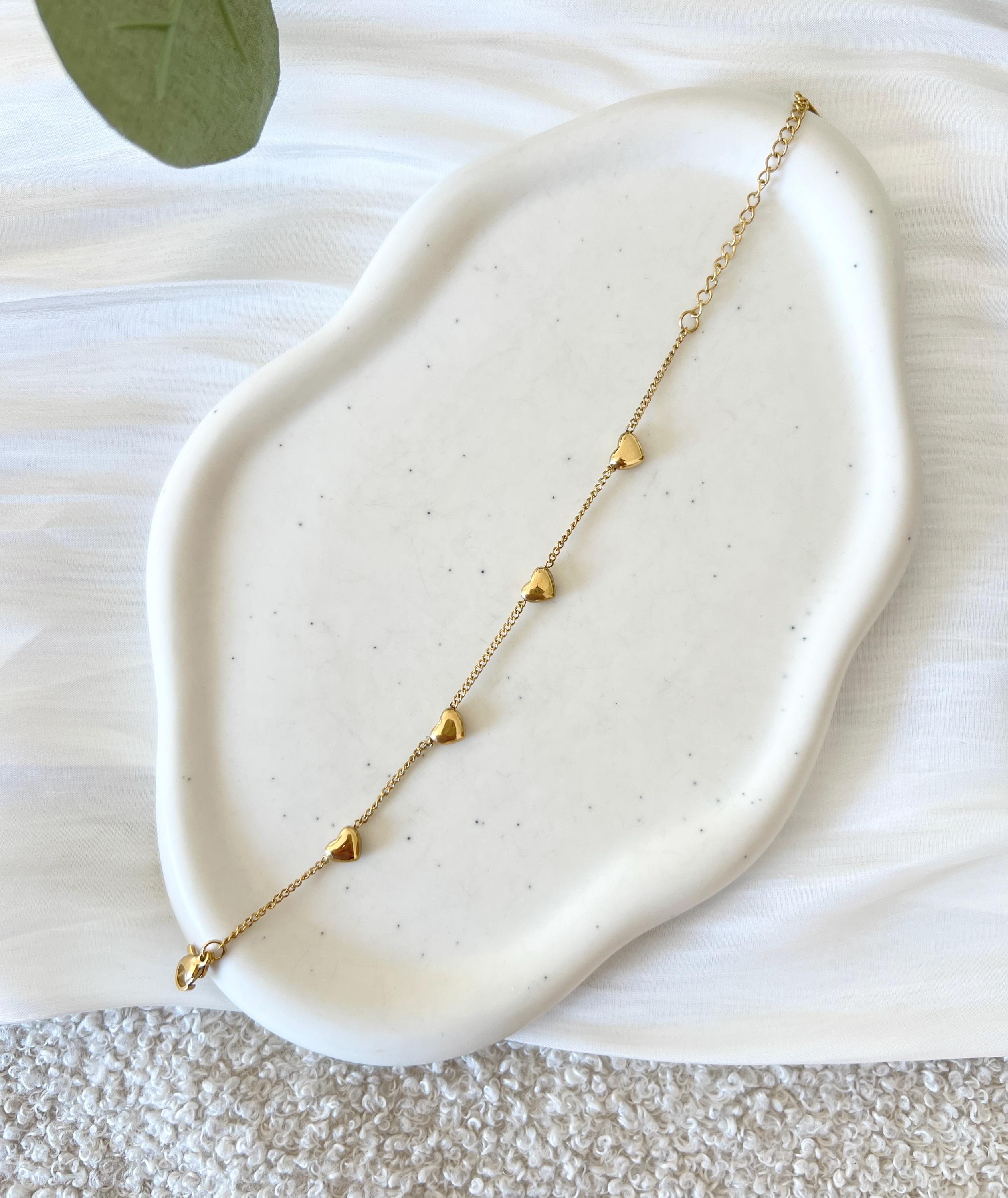 Goldenes Armband mit feinen Herzen, elegantes Brautarmband, Gold, Geschenk fuer Sie, Damenschmuck, edeler Brautschmuck, Herz, Weihnachtsgeschenk, Geburtstagsgeschenk, Trauzeugin, Schmuck Hochzeit