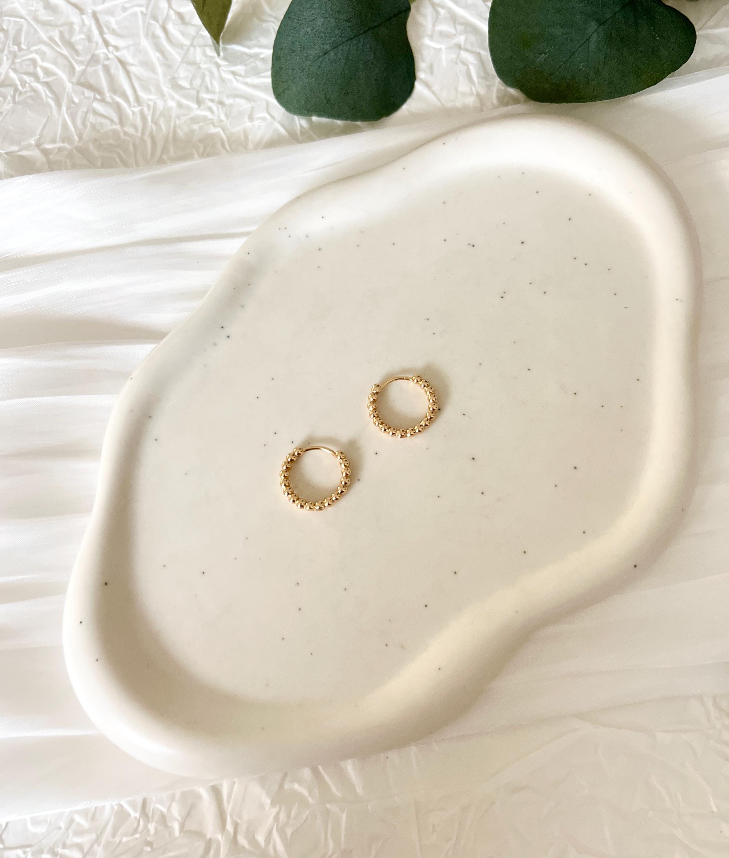 Goldene feine Creolen, Schmuck für Frauen, Geschenk fuer Sie, Ohrringe, eleganter Ohrschmuck, Damenschmuck Gold, Weihnachtsgeschenk, Geburtstagsgeschenk