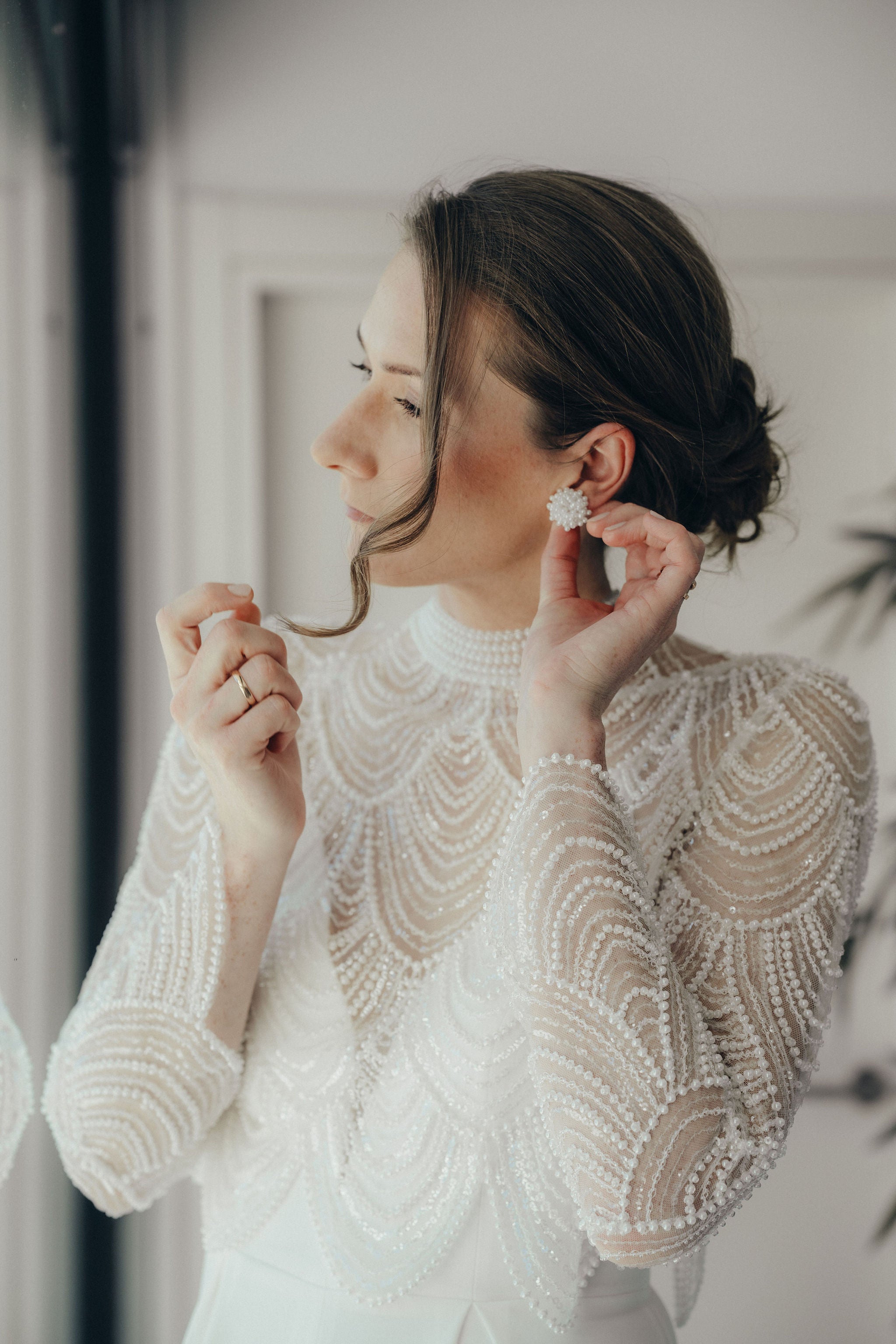 Perlenohrringe, Ohrringe mit weißen Perlen, Brautschmuck, moderne Ohrstecker, Hochzeit, Schmuck, Braut, Perlenschmuck
