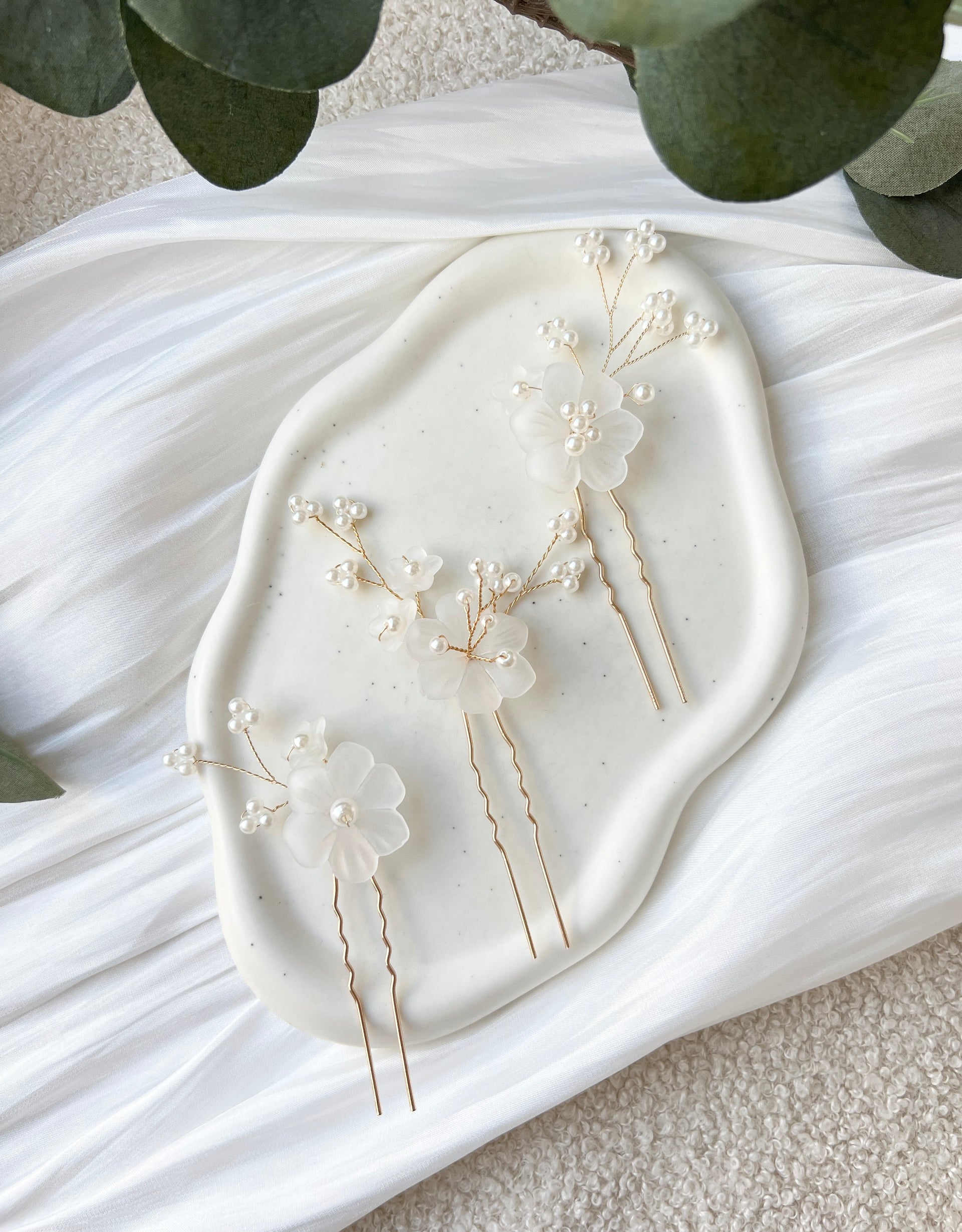 Brautset Haarschmuck, 3 Stück, Gold, Haarschmuck, feine Perlen und weiße Blumen, hochwertiger Brauthaarschmuck