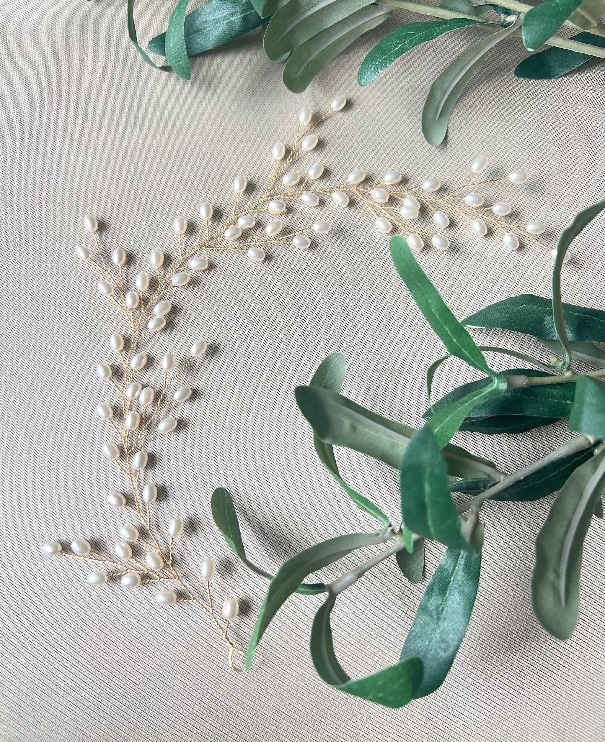 Haarschmuck, hellgold mit Perlen, moderner Perlenschmuck, feine Haarrebe, Brautfrisur, Hochzeitsschmuck, Brautschmuck, biegsames Hochzeitshaarband, Brauthaarschmuck, Schmuckbluete