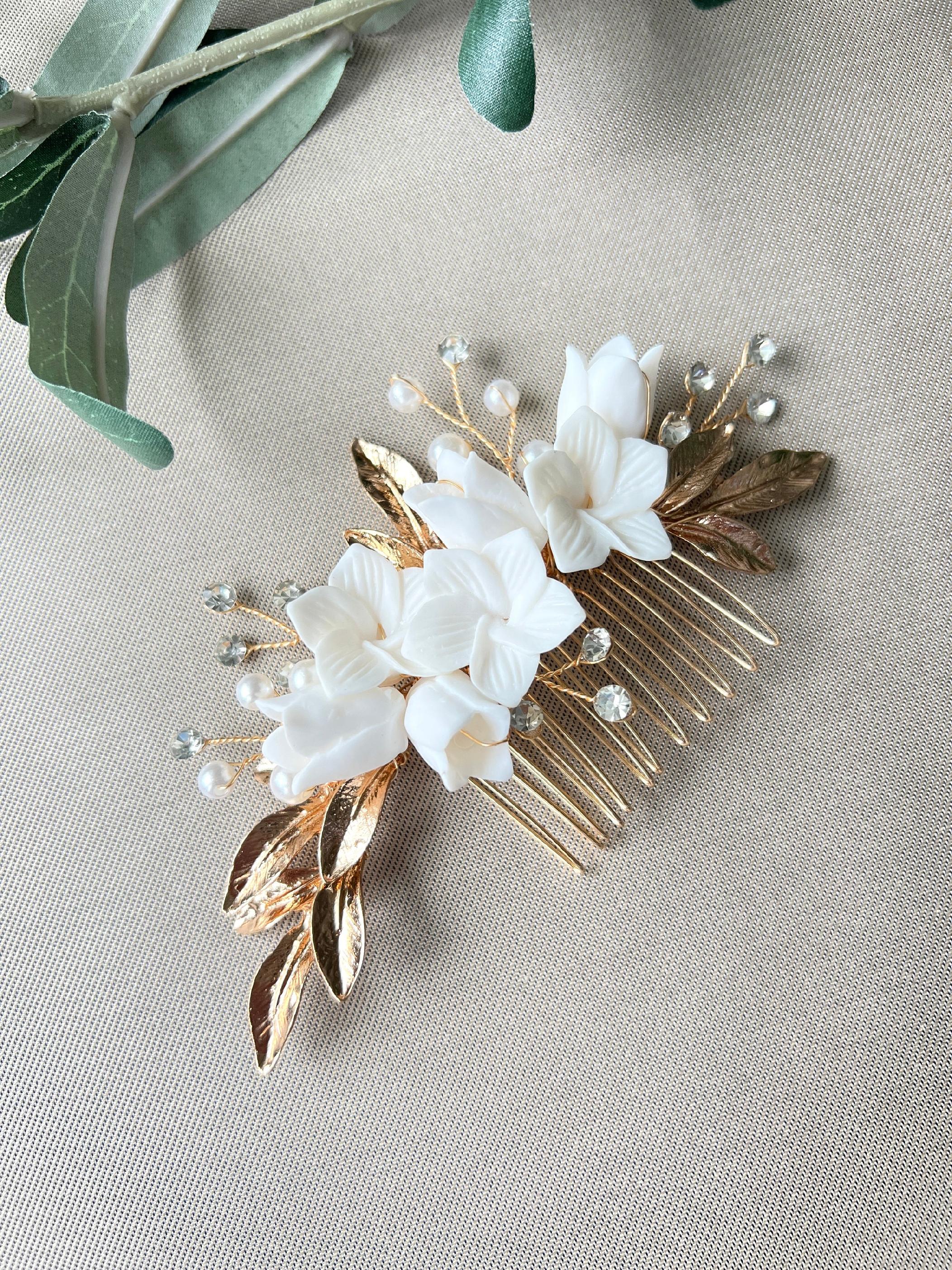 Haarschmuck, rosegold, weiße Blüten, floraler Haarkamm, Braut Hochzeit, hochwertiger Brauthaarschmuck, Brautfrisur-Brauthaarschmuck-Schmuckblüte