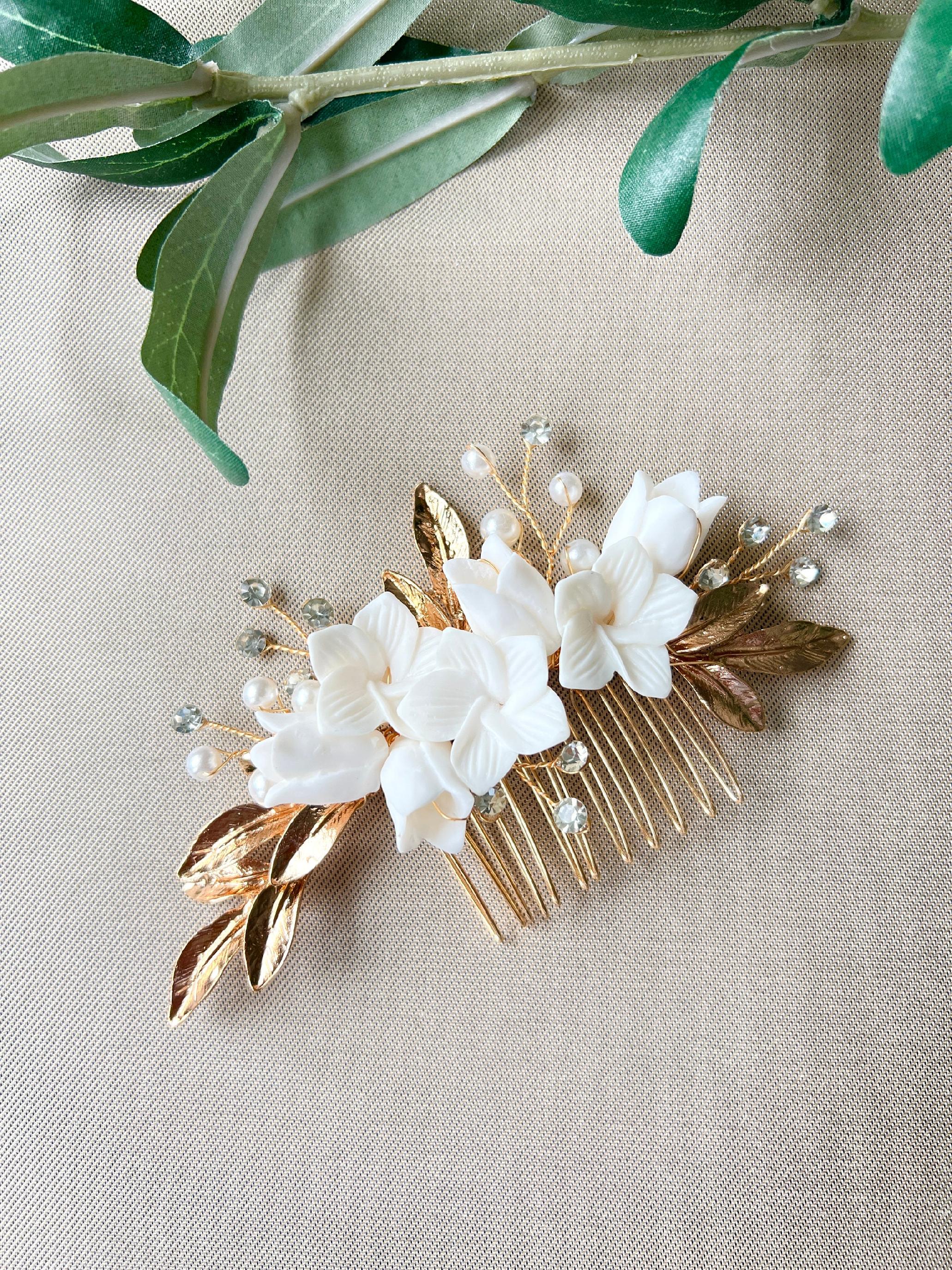 Haarschmuck, rosegold, weiße Blüten, floraler Haarkamm, Braut Hochzeit, hochwertiger Brauthaarschmuck, Brautfrisur-Brauthaarschmuck-Schmuckblüte