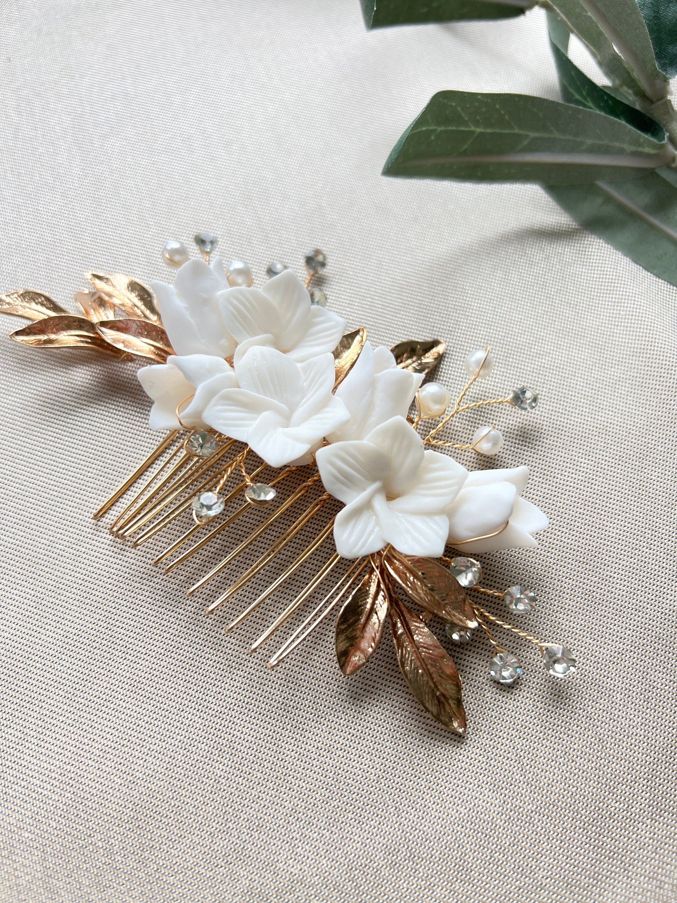 Haarschmuck, rosegold, weiße Blüten, floraler Haarkamm, Braut Hochzeit, hochwertiger Brauthaarschmuck, Brautfrisur-Brauthaarschmuck-Schmuckblüte