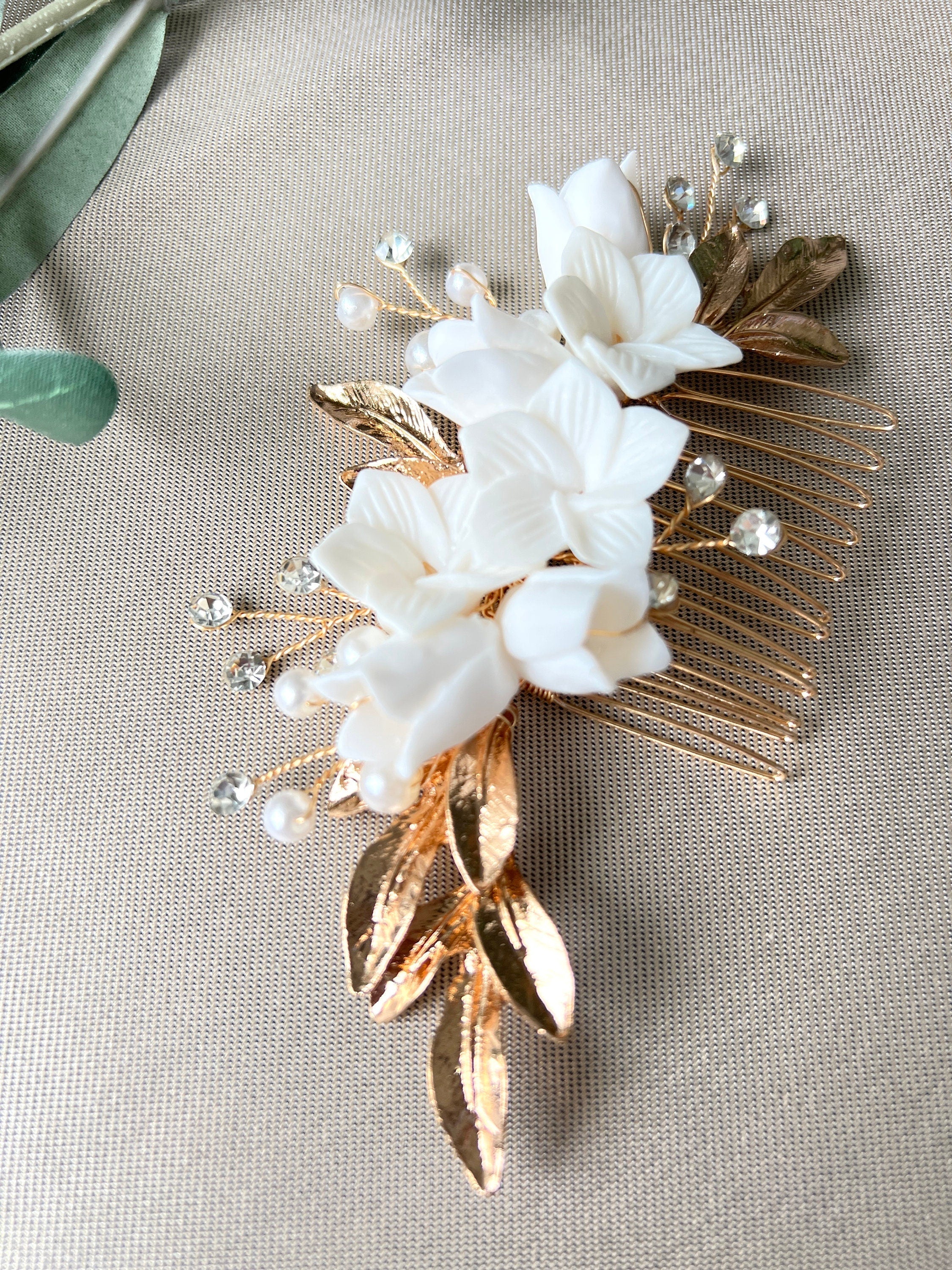 Haarschmuck, rosegold, weiße Blüten, floraler Haarkamm, Braut Hochzeit, hochwertiger Brauthaarschmuck, Brautfrisur-Brauthaarschmuck-Schmuckblüte