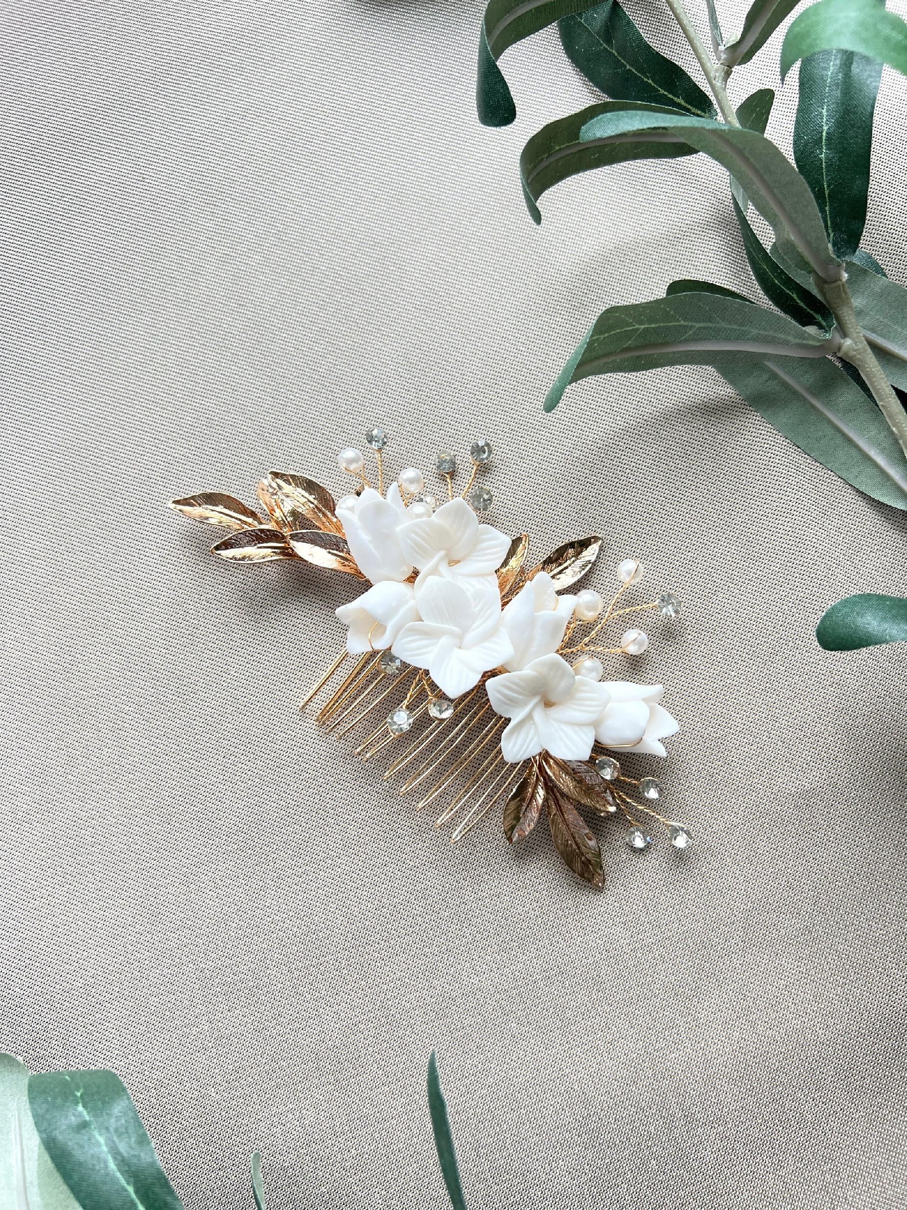 Haarschmuck, rosegold, weiße Blüten, floraler Haarkamm, Braut Hochzeit, hochwertiger Brauthaarschmuck, Brautfrisur-Brauthaarschmuck-Schmuckblüte