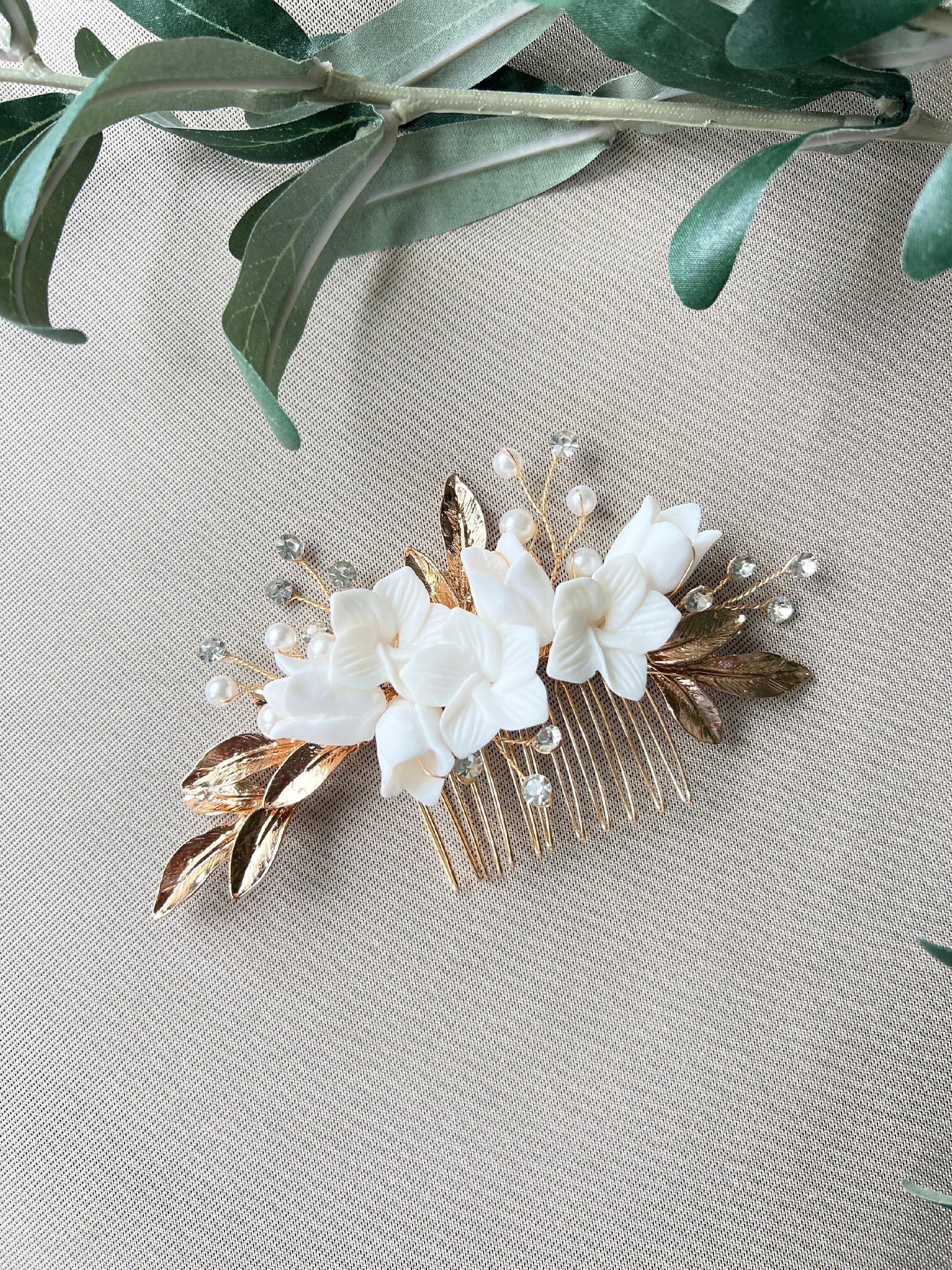 Haarschmuck, rosegold, weiße Blüten, floraler Haarkamm, Braut Hochzeit, hochwertiger Brauthaarschmuck, Brautfrisur-Brauthaarschmuck-Schmuckblüte