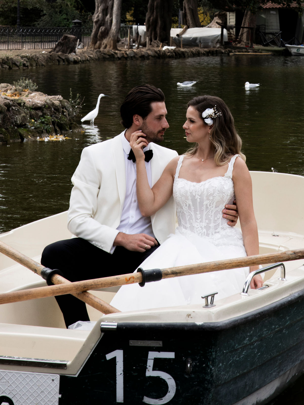 Haarnadel, gold, Blütenblätter, feine weisse Perlen, Brautschmuck, Hochzeit, Hochzeitsschmuck, eleganter Brauthaarschmuck