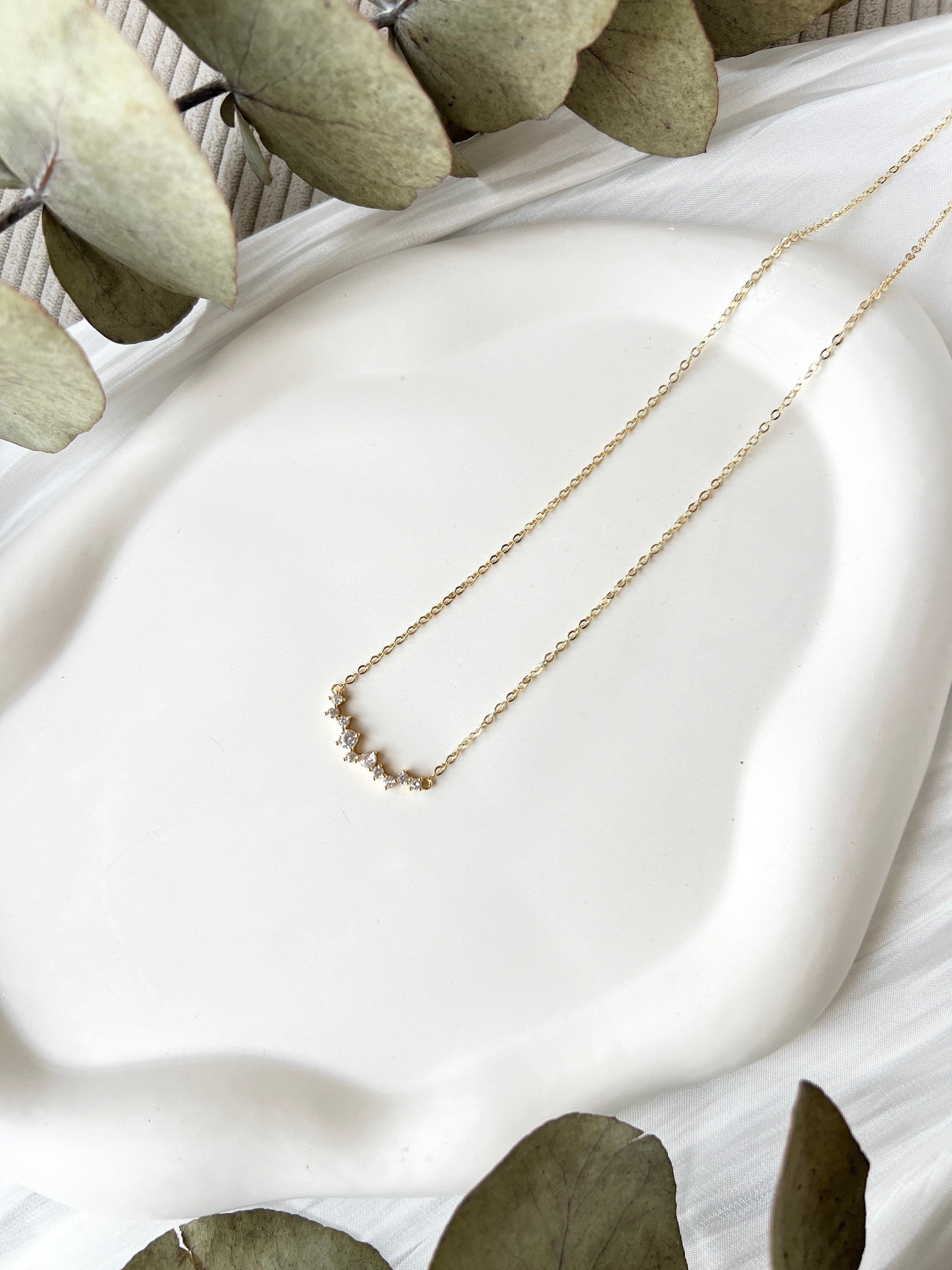 Halskette mit funkelnden Steinchen, Goldene Kette, Gold, Geschenk fuer Sie, Brautschmuck, feiner Schmuck, Hochzeit, Damenschmuck, Frauenschmuck, Brautkette, Weihnachtsgeschenk fuer Frauen