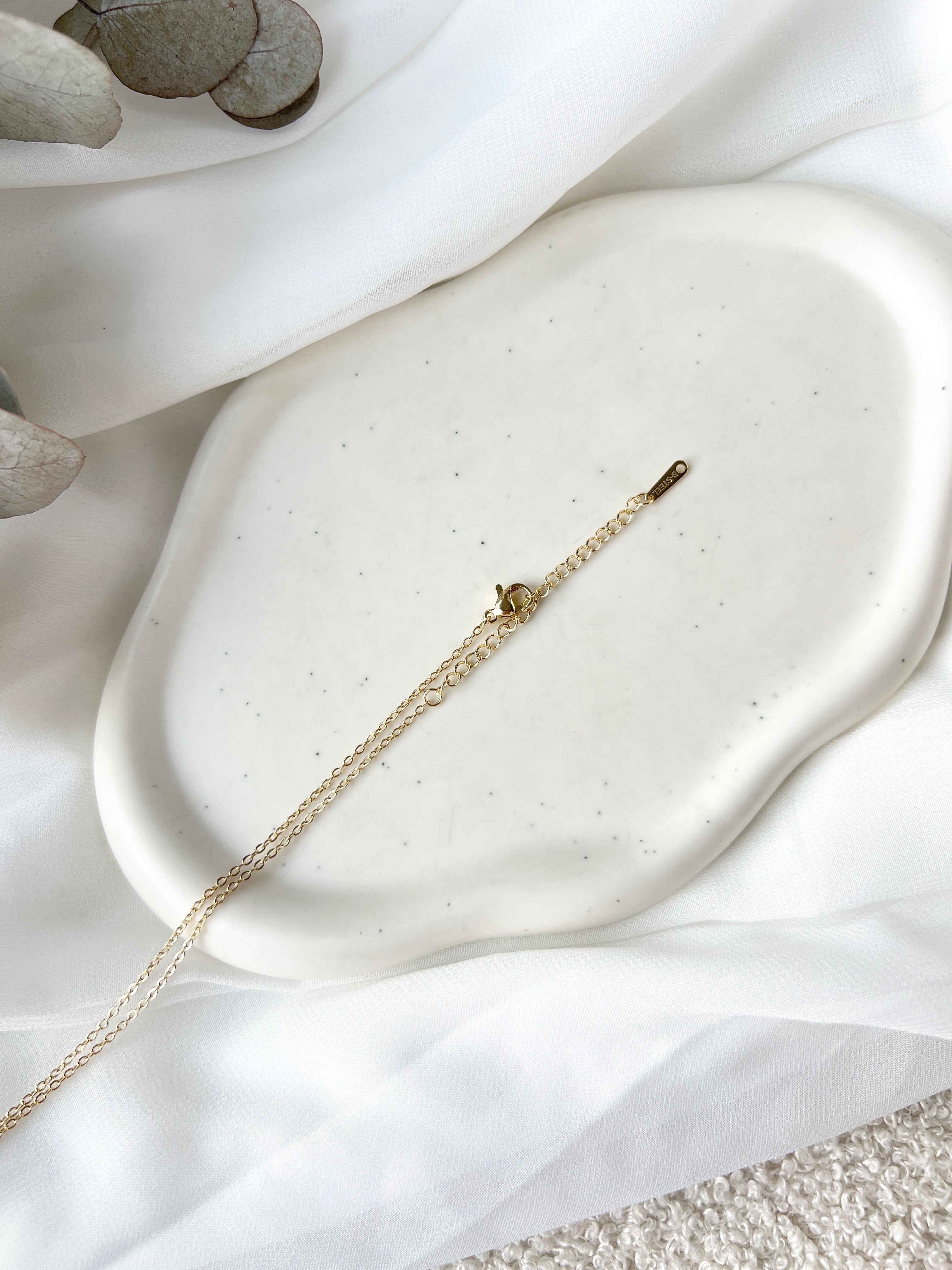 Feine Halskette, goldener Brautschmuck, Brauthalskette, Edelstahl, verstellbare Laenge, Hochzeitsschmuck, Gold, funkelnder Cubic Zirconia Anhaenger, elegante Kette, Hochzeit, Schmuck, Damenschmuck, Geschenk für Sie, Frauenschmuck, Weddinginspiration