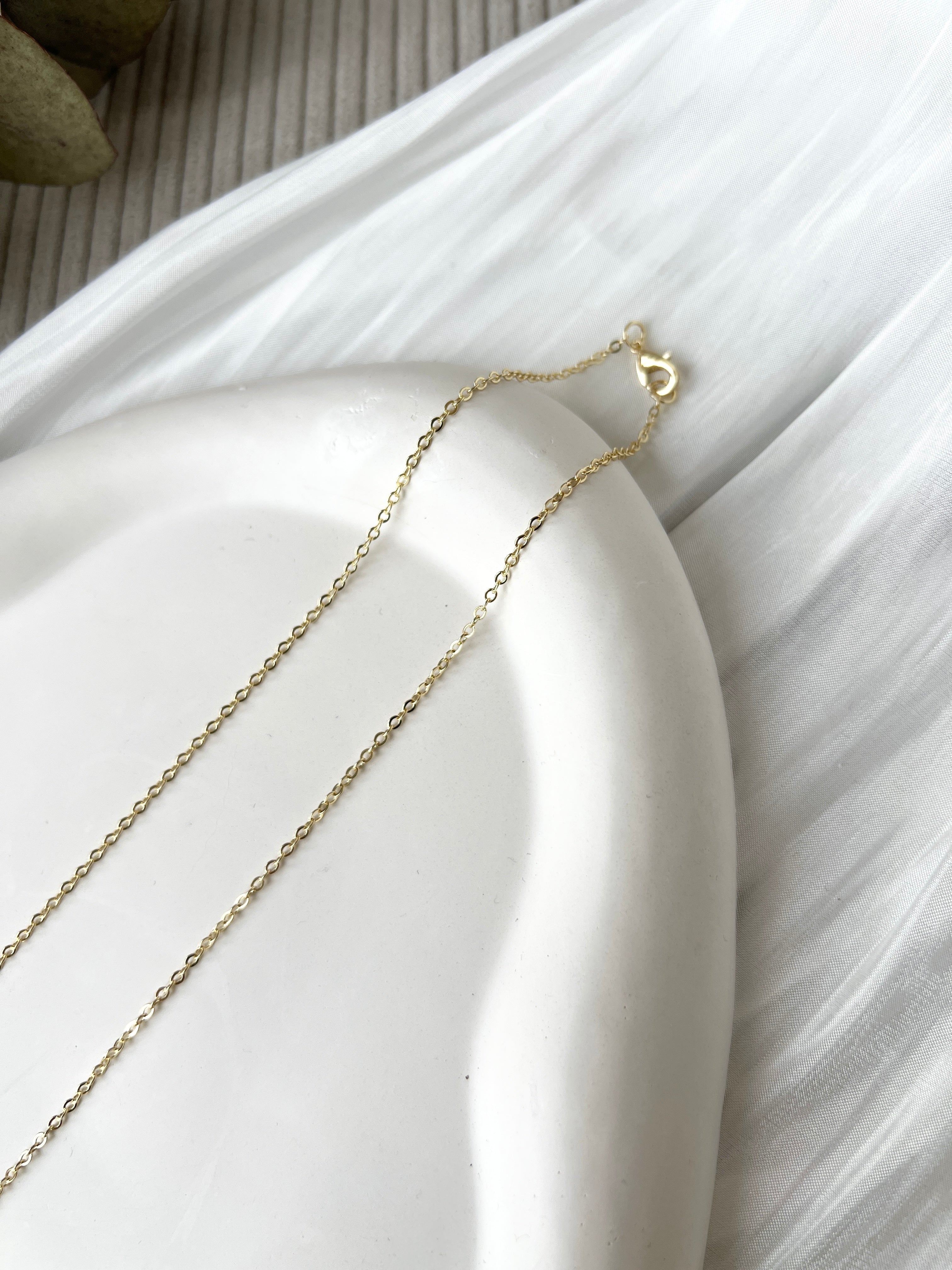 Halskette mit funkelnden Steinchen, Goldene Kette, Gold, Geschenk fuer Sie, Brautschmuck, feiner Schmuck, Hochzeit, Damenschmuck, Frauenschmuck, Brautkette, Weihnachtsgeschenk fuer Frauen