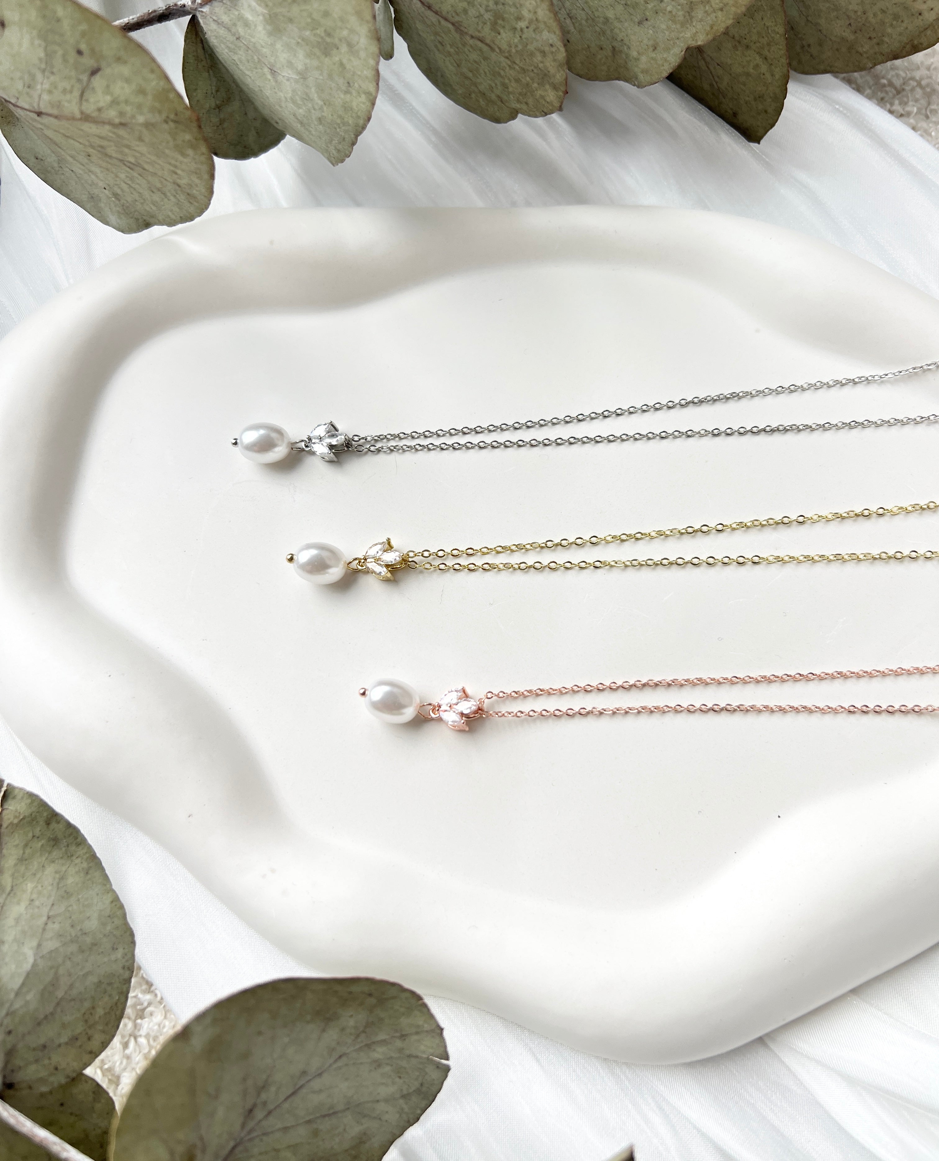 Halskette mit Perle, Gold, Silber oder Roségold, Brautschmuck, glänzend, eleganter Schmuck