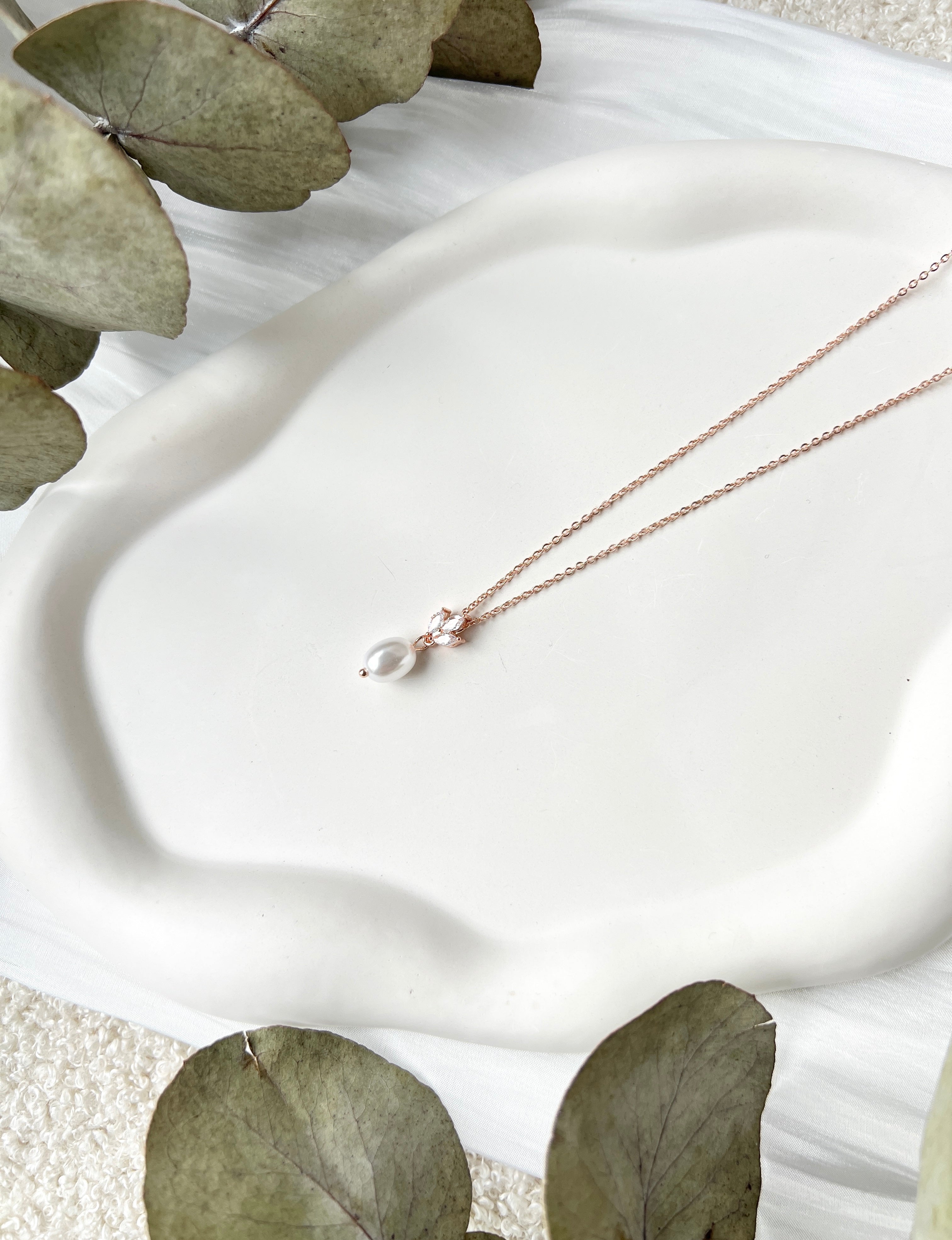 Halskette mit Perle, Gold, Silber oder Roségold, Brautschmuck, glänzend, eleganter Schmuck