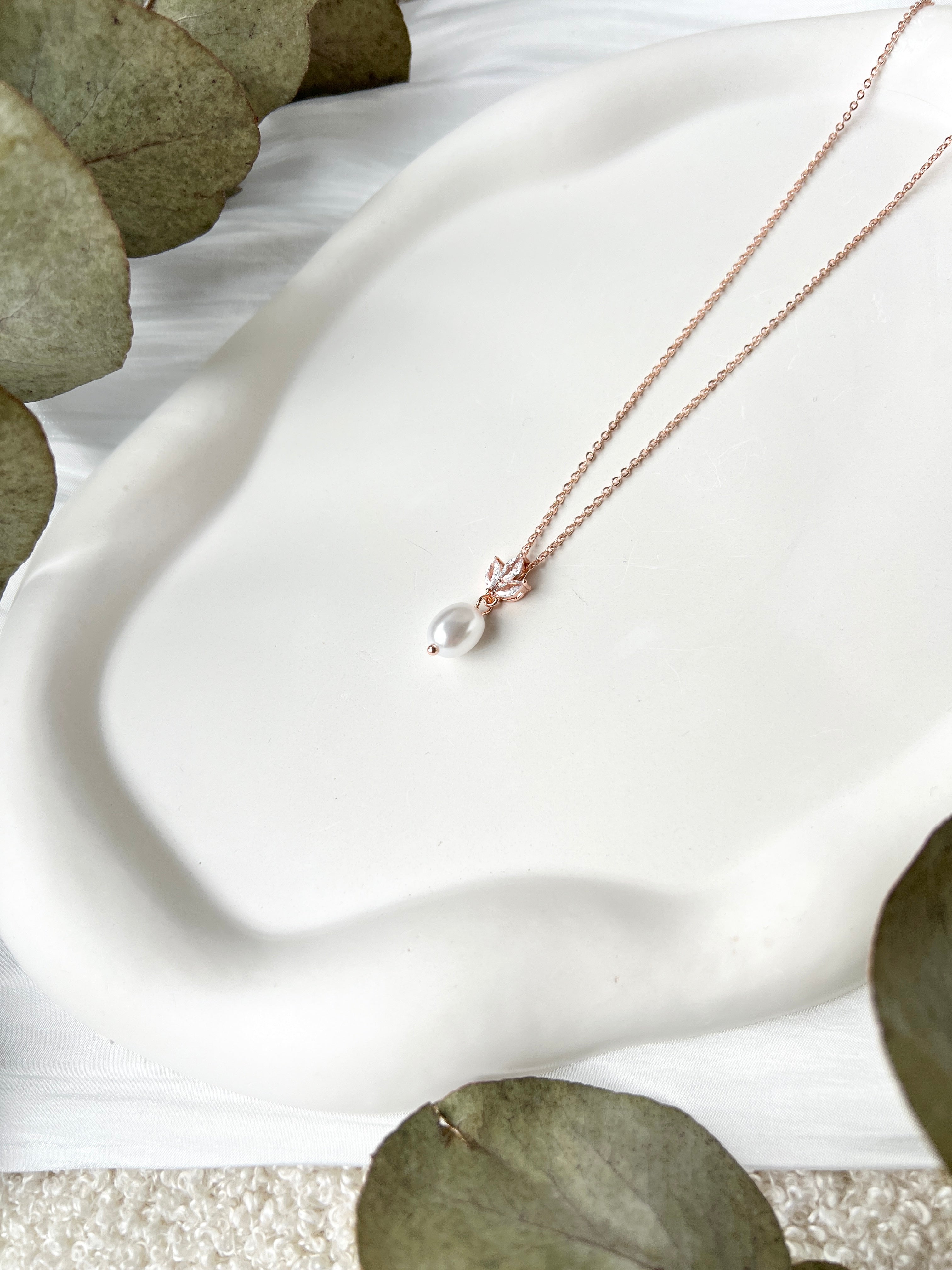 Halskette mit Perle, Gold, Silber oder Roségold, Brautschmuck, glänzend, eleganter Schmuck