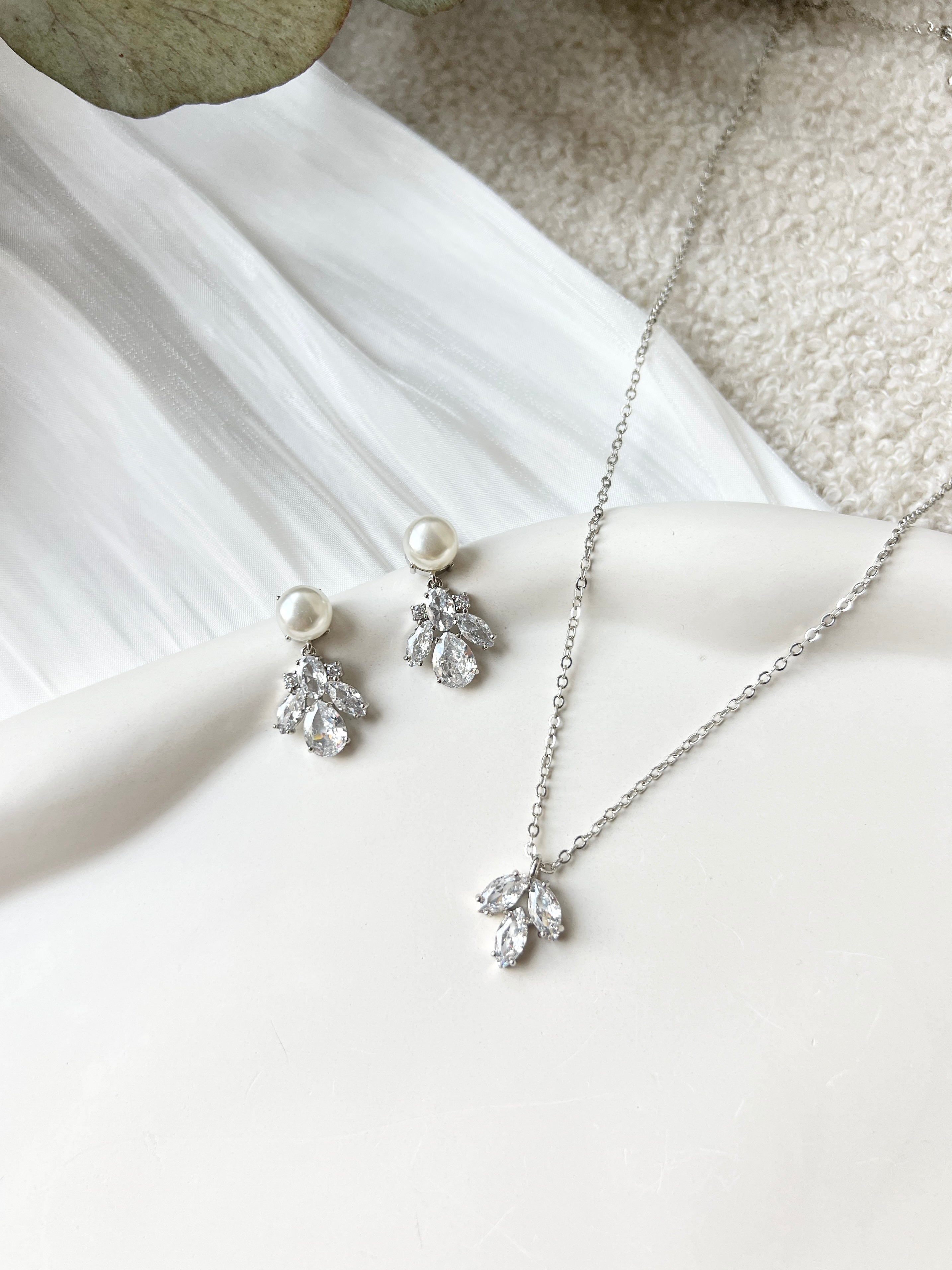 Schmuckset - Halskette und Ohrringe, Silber, funkelnde Zirkoniasteine und feine Perlen, Brautset, Brautohrringe, Brautschmuck, Damenschmuck (Kopie)