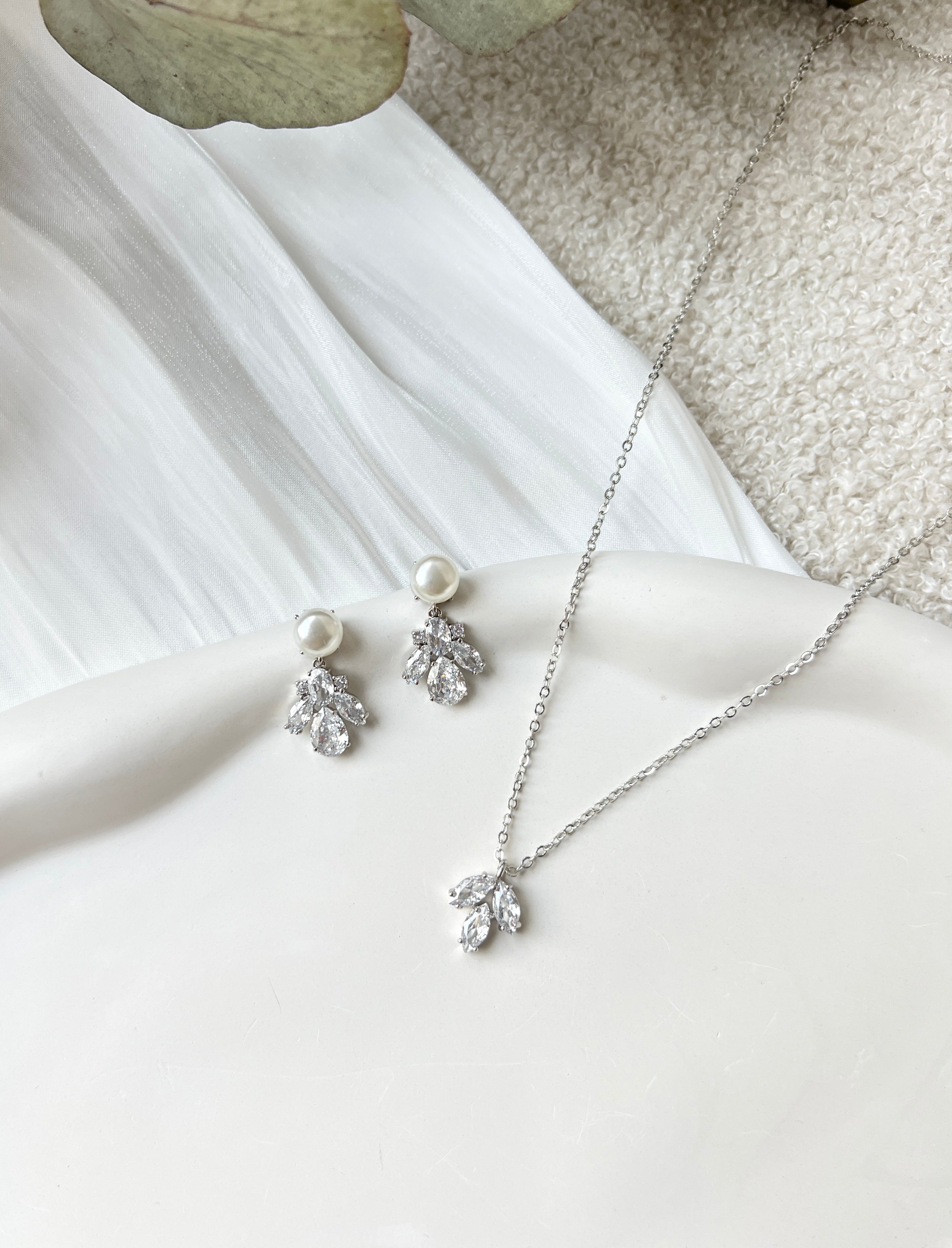 Schmuckset - Halskette und Ohrringe, Silber, funkelnde Zirkoniasteine und feine Perlen, Brautset, Brautohrringe, Brautschmuck, Damenschmuck (Kopie)