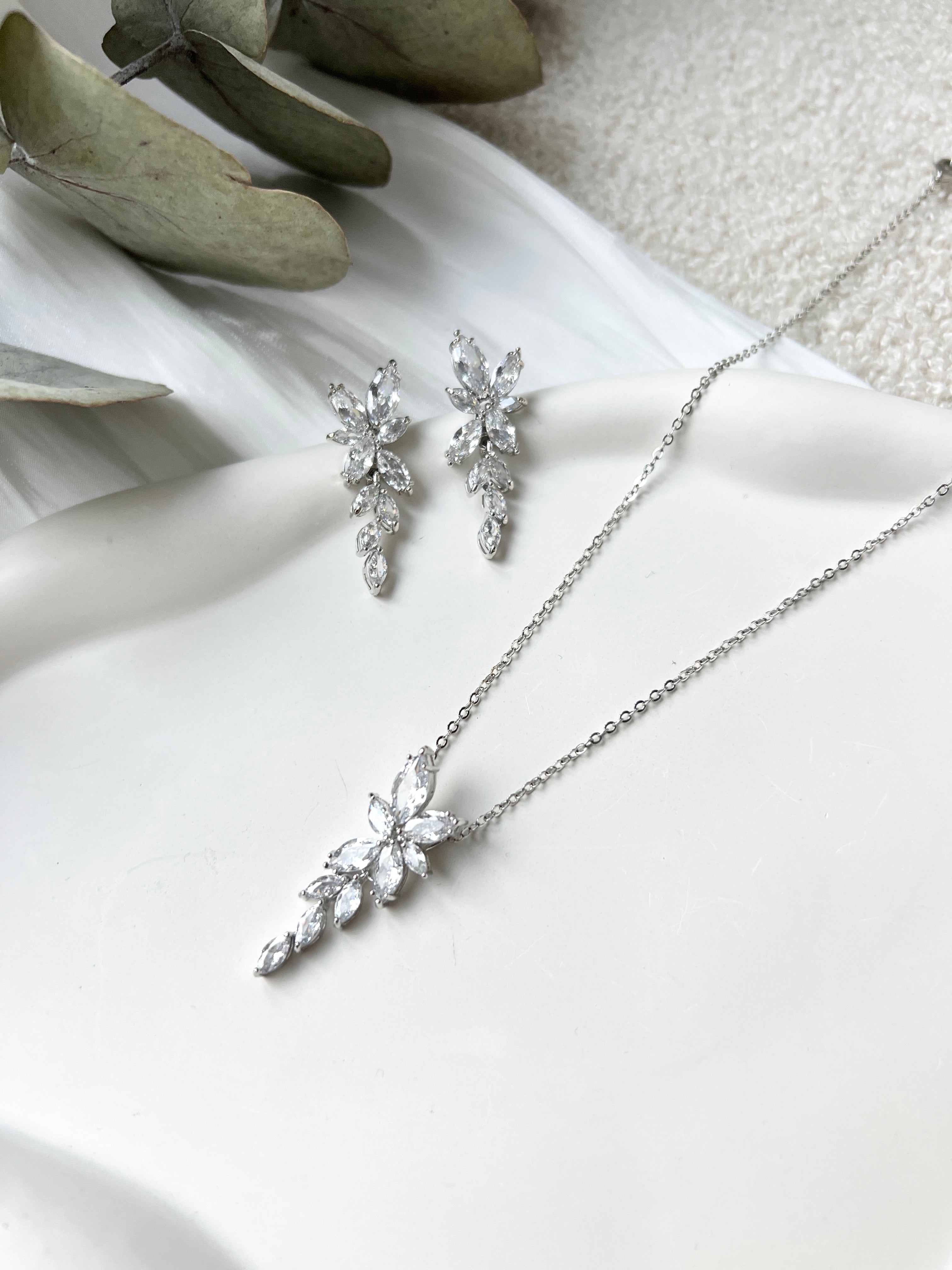 Brautset, Gold, Silber oder Roségold, Halskette und Ohrringe, funkelnde Ohrstecker, glänzende Kette, Brautschmuck