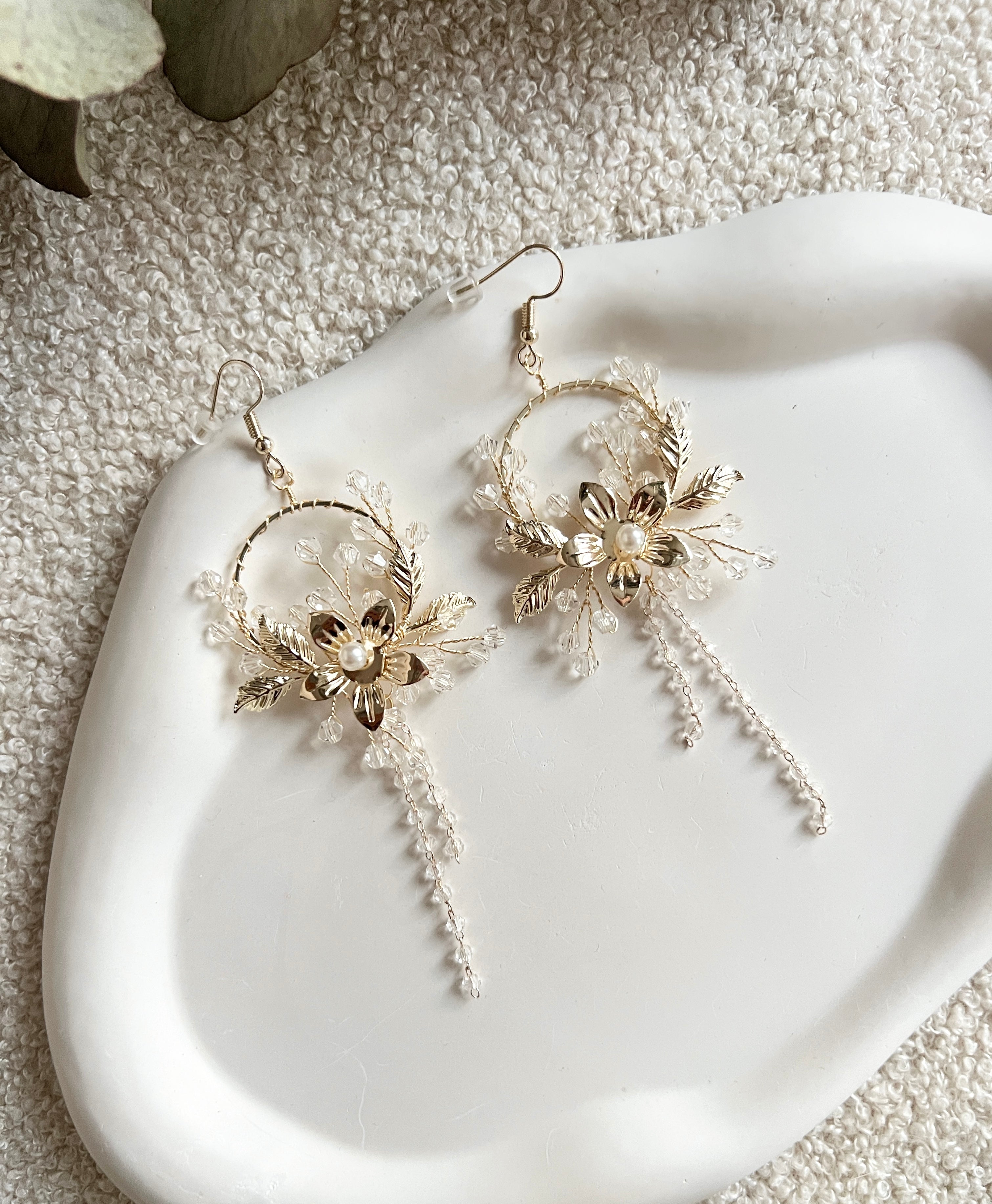 Braut Ohrringe, Gold, Blüten Form, elegante große Hängeohrringe, Blumen