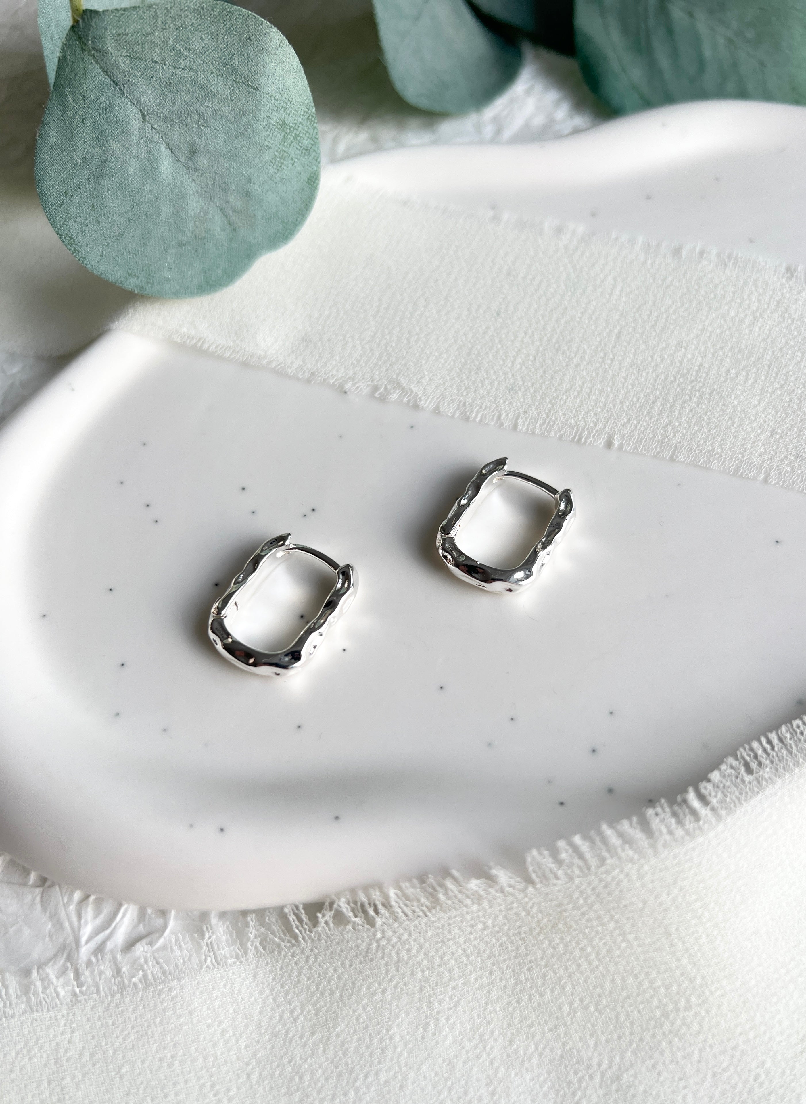 Struktur Ohrringe, Creolen, Gold oder silber, moderne Kreolen rechteckig, minimalistisch