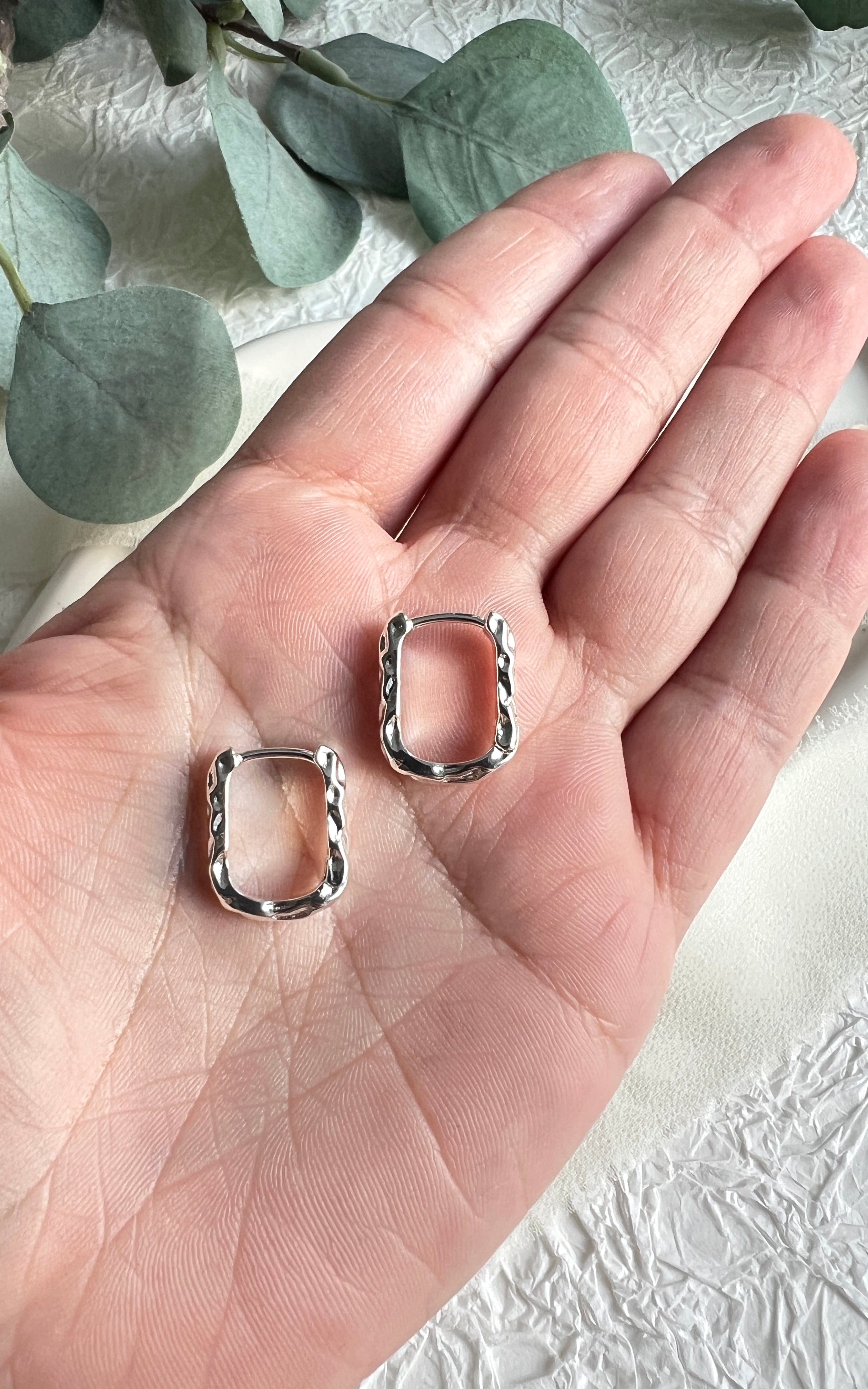 Struktur Ohrringe, Creolen, Gold oder silber, moderne Kreolen rechteckig, minimalistisch