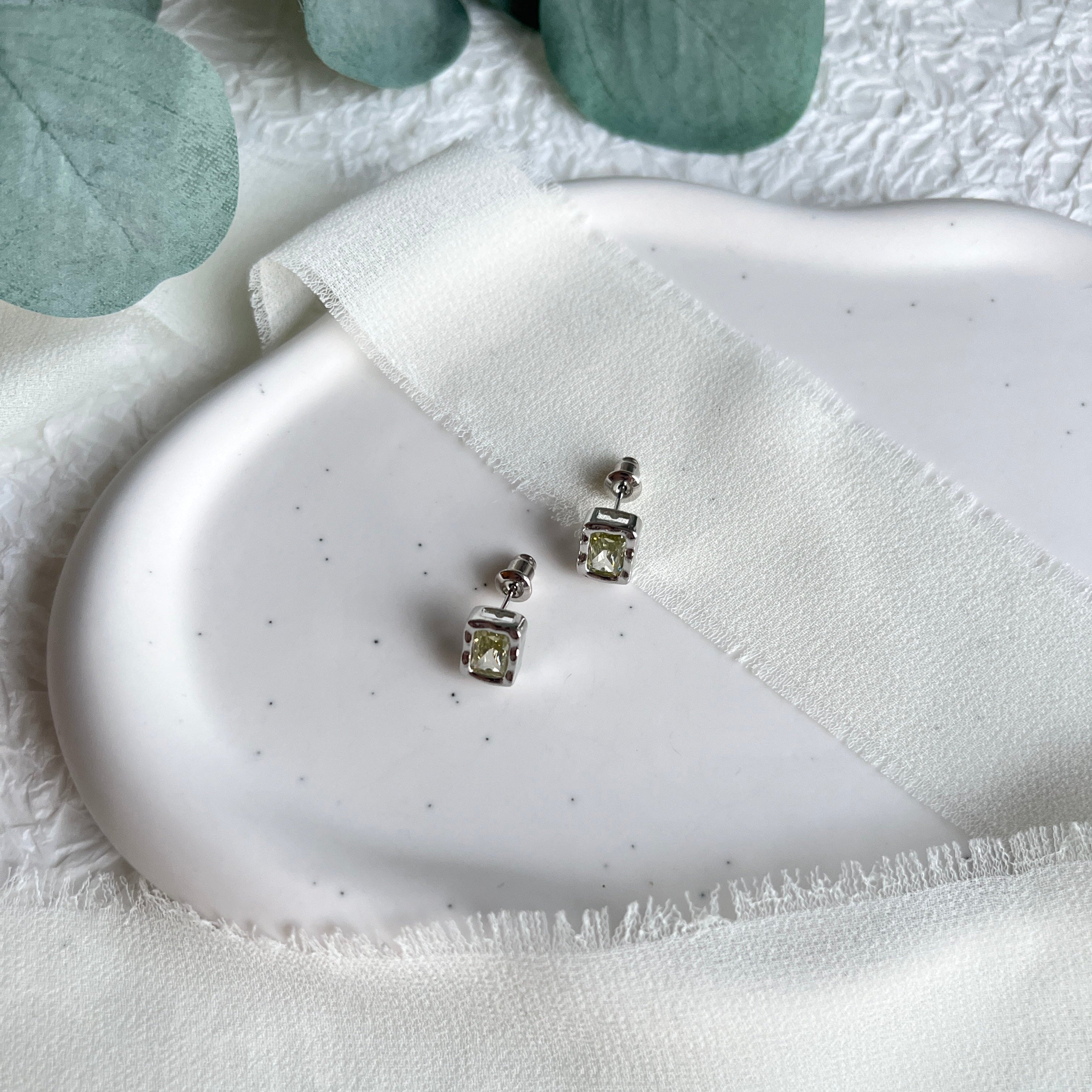 Silber Ohrstecker, grüner Zirkoniastein, Brautjungfer, Brautschmuck, Hochzeit Ohrringe, Eleganter Damenschmuck-Ohrringe-Schmuckblüte