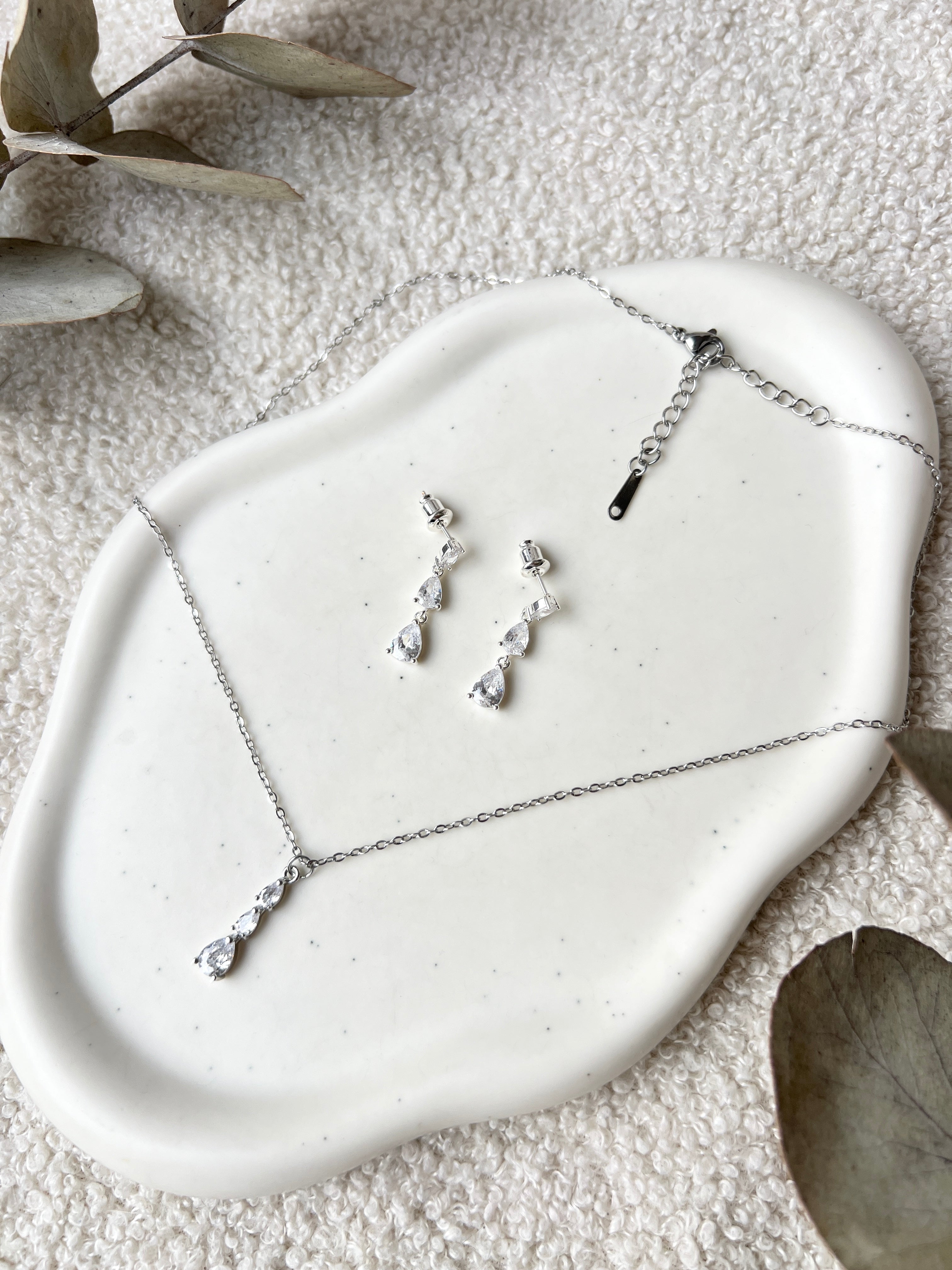 Schmuckset - Halskette und Ohrringe, Silber, funkelnde Zirkoniasteine, Brautset, Brautohrringe, Brautschmuck, Damenschmuck