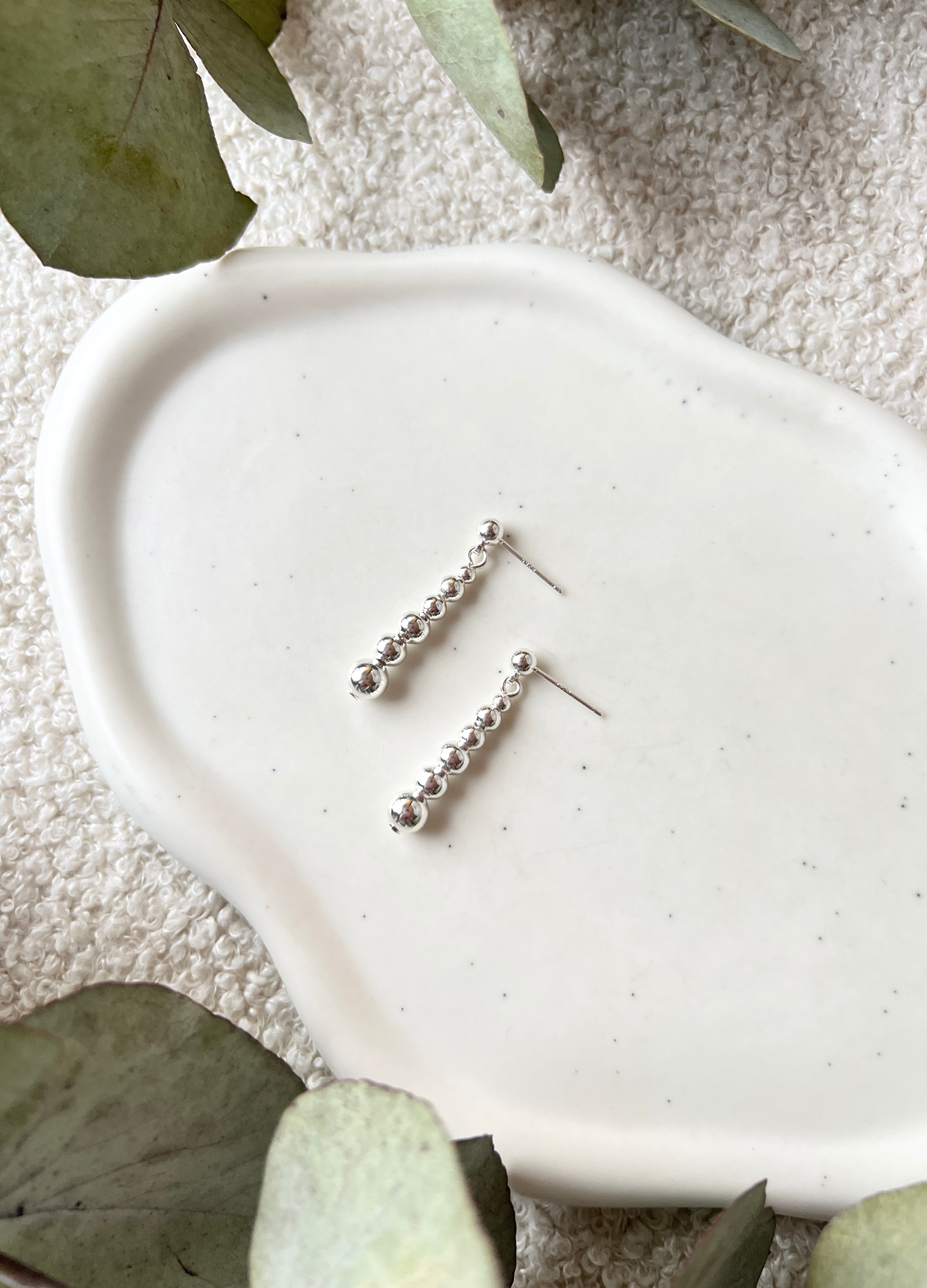 Elegante Brautohrringe, Silber, Ohrstecker mit glänzenden Perlen