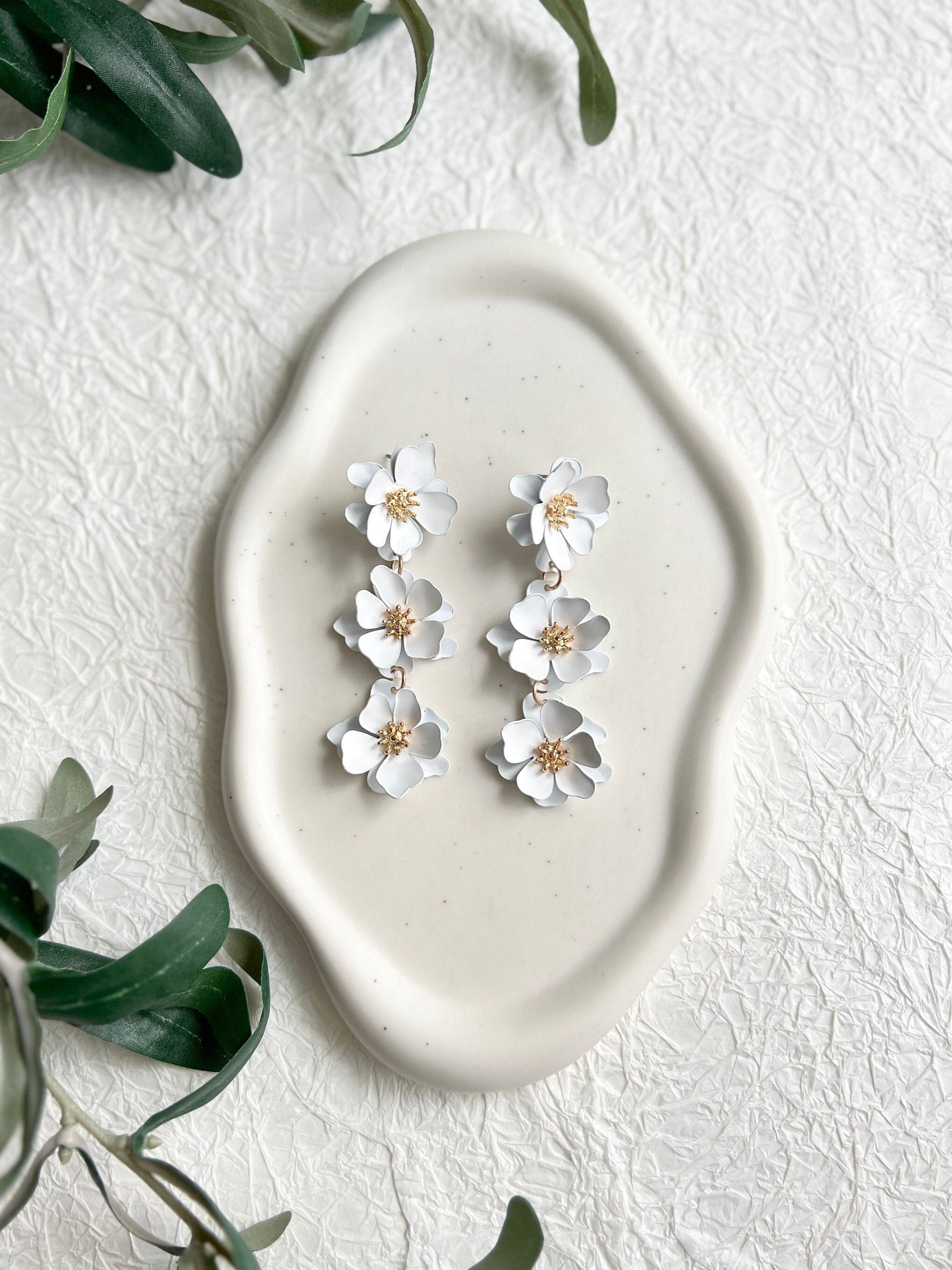 Ohrringe Braut, weiß und gold, Blüten Couture, Hängeohrringe, Brautschmuck, Brautohrringe, Soft-Ohrringe-Schmuckblüte