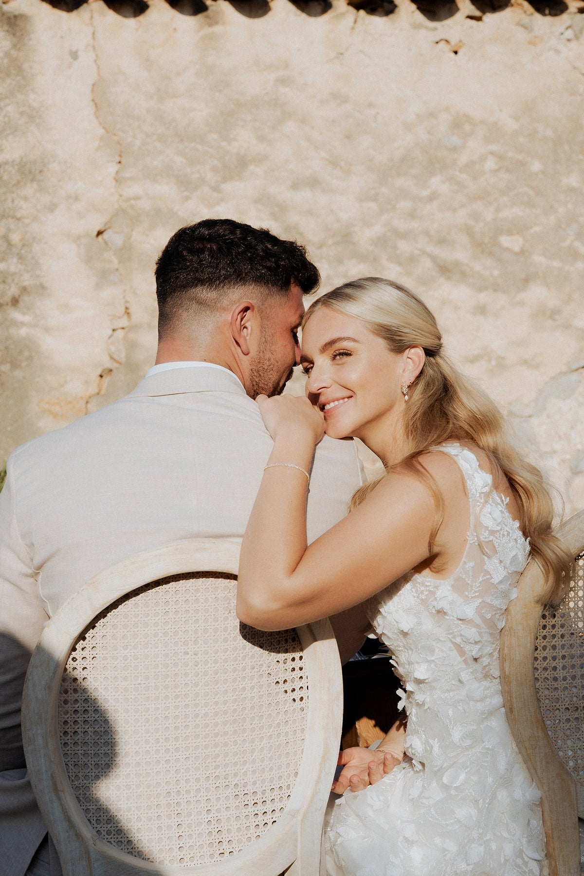 Feine Ohrringe, goldene Brautohrringe, funkelnde Steine, Perlenohrringe, Schmuck fuer die Hochzeit, Hochzeitsschmuck, filigraner Brautschmuck, Perlenschmuck, Geschenk fuer Sie, Weihnachtsgeschenk, Geburtstagsgeschenk, Brautjungfernschmuck, Damenschmuck, eleganter Damenschmuck