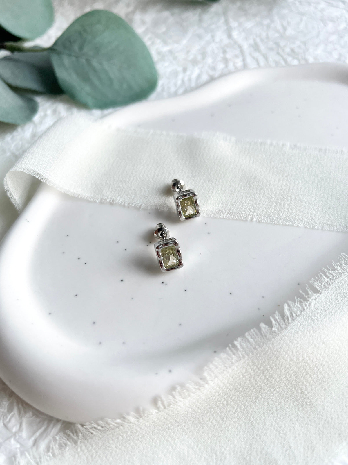 Silber Ohrstecker, grüner Zirkoniastein, Brautjungfer, Brautschmuck, Hochzeit Ohrringe, Eleganter Damenschmuck-Ohrringe-Schmuckblüte