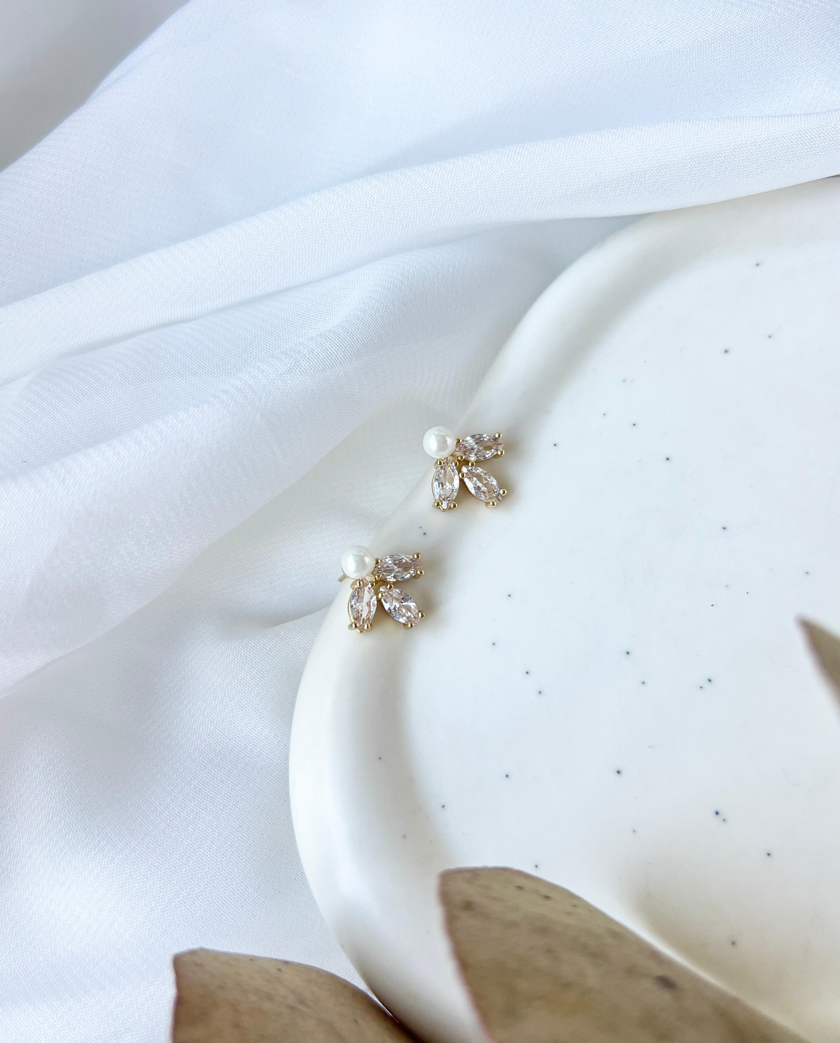 Ohrstecker, Gold, feine Ohrringe, Brautohrringe, eleganter Brautschmuck, glaenzender Ohrscchmuck, Hochzeit, Hochzeitsschmuck, Damenohrringe, Geschenk fuer Sie