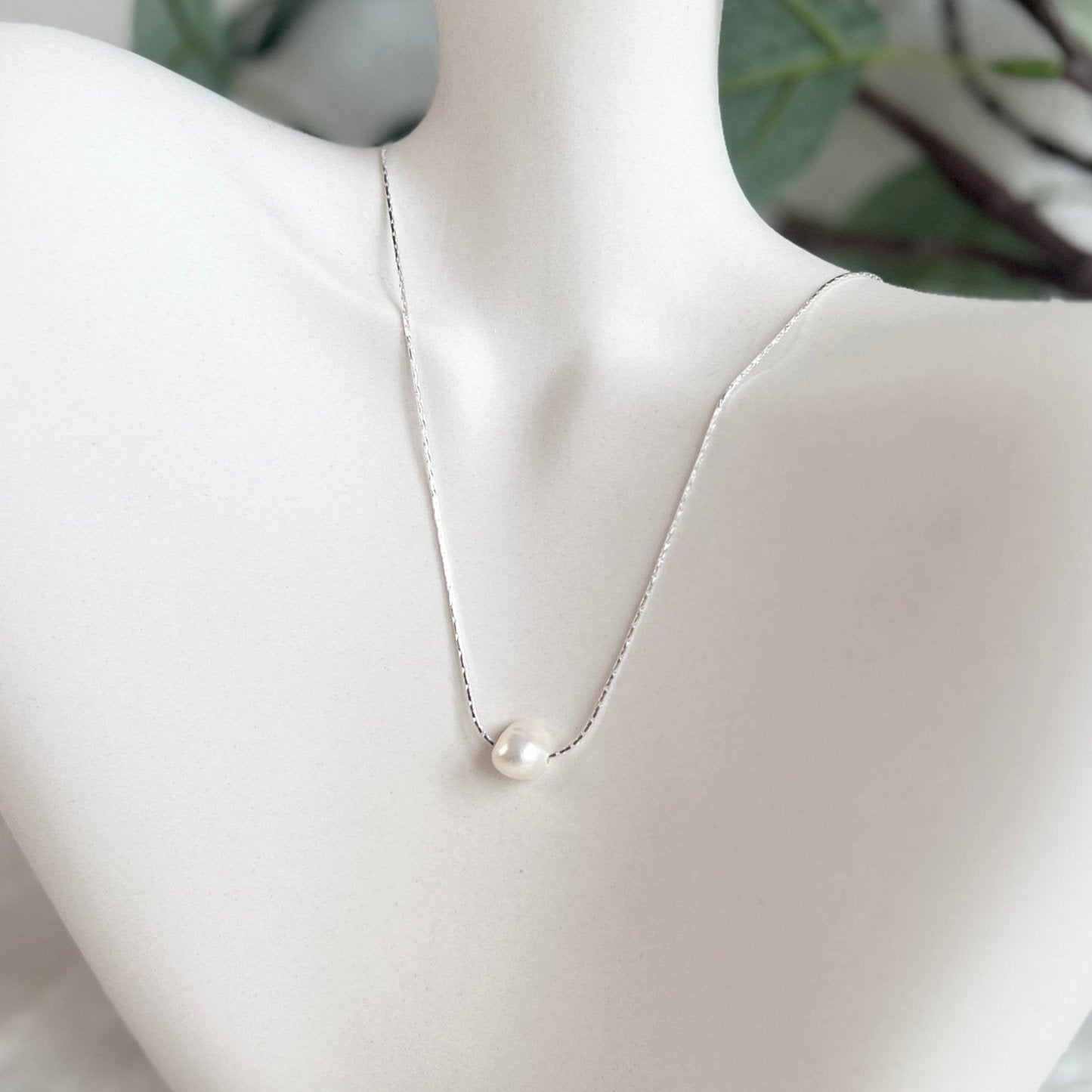 Perlenhalskette, Silber, zarte Kette, Brauthalskette, weiße Perle, Brautschmuck, feiner silberner Schmuck, Halskette, Hochzeit, Schmuckblüte