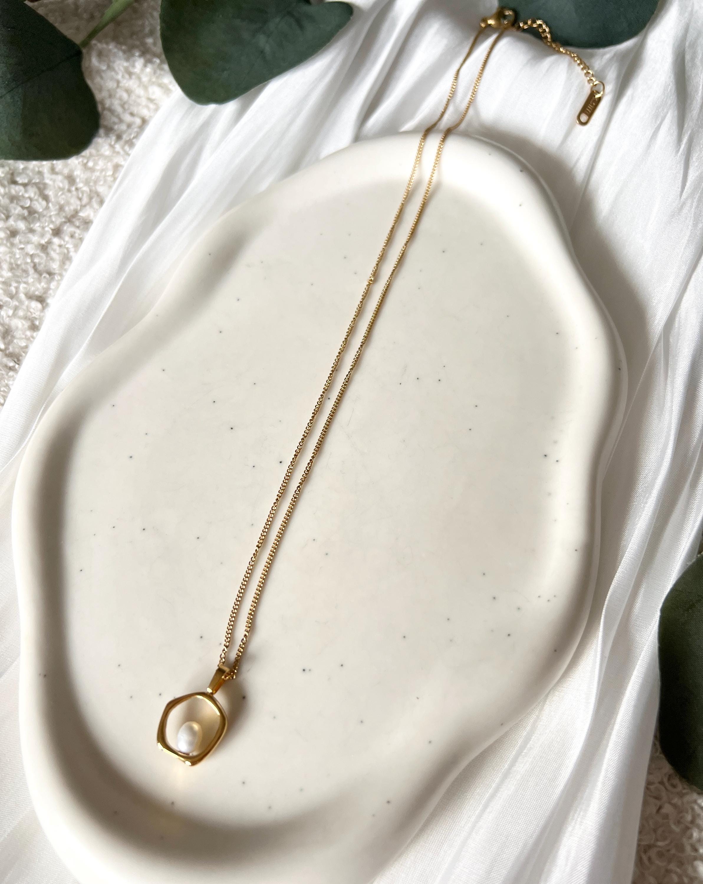 Halskette, Perle, Perlenanhaenger, Perlenschmuck, Brautschmuck, Gold, Brauthalskette, Schmuck Hochzeit, feine Kette