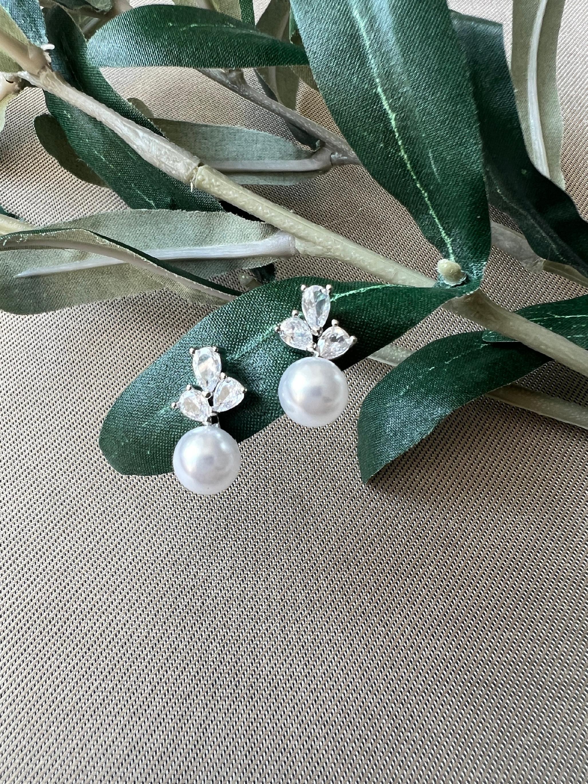 Perlenohrringe, Perlen Ohrstecker Silber mit Zirkoniasteinen, funkelnde Ohrringe Braut, Brautschmuck, Brautohrringe, edler Schmuck Frauen-Ohrringe-Schmuckblüte