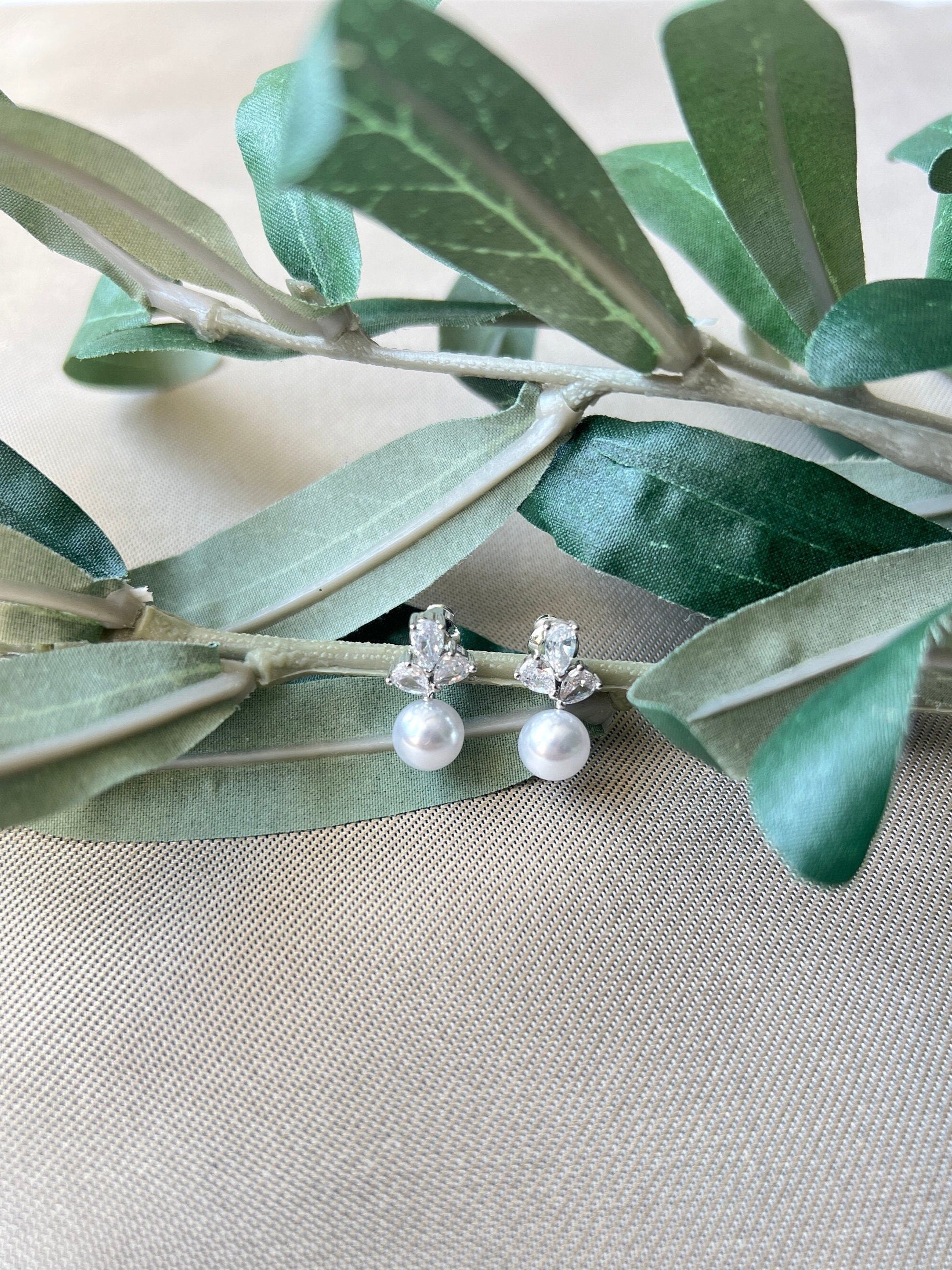 Brautohrringe, Ohrstecker, Gold oder Silber, feiner Perlenschmuck, Perlenohrringe, Brautschmuck, Schmuck Hochzeit, Schmuckbluete