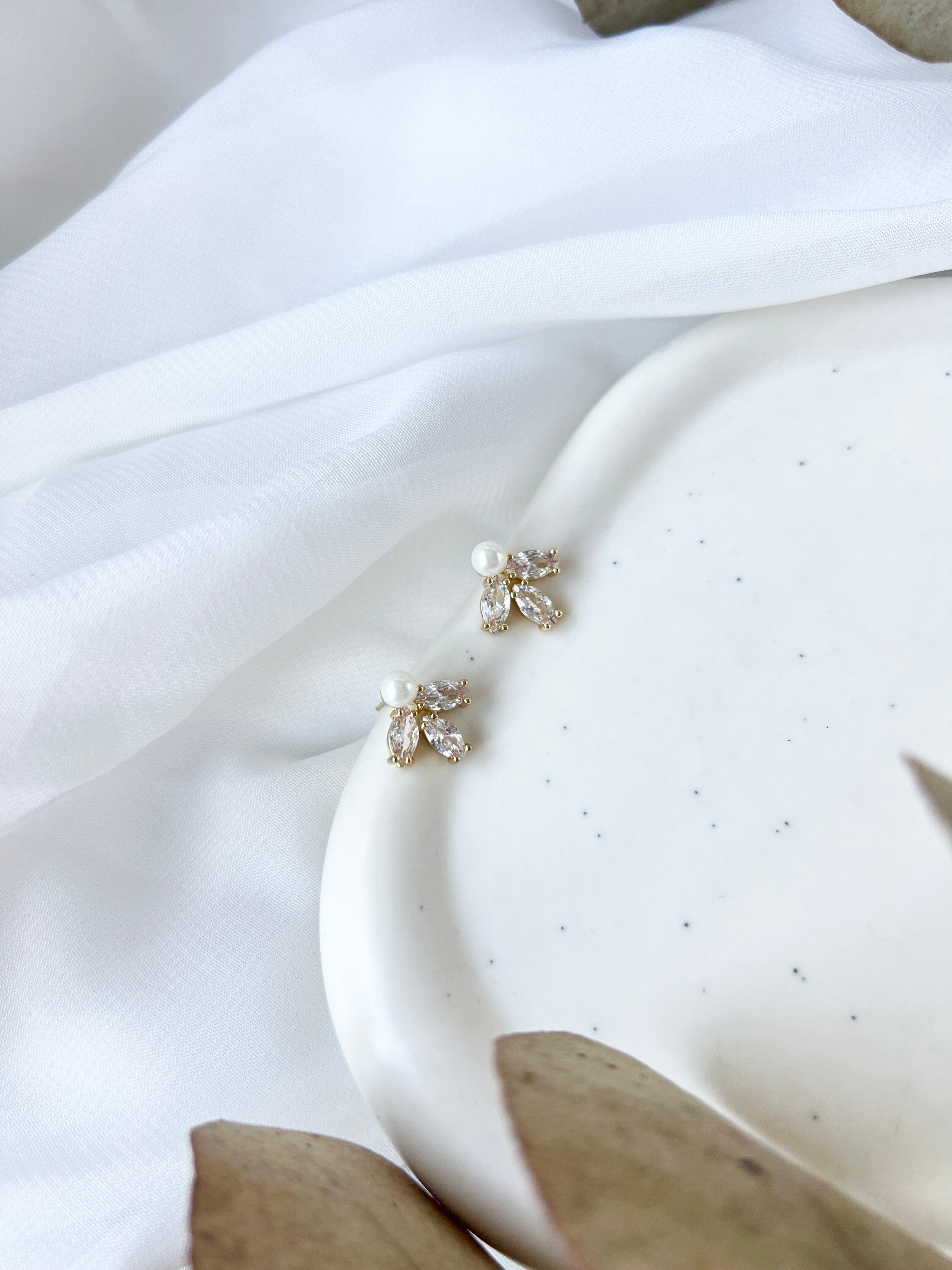 Ohrstecker, Gold, feine Ohrringe, Brautohrringe, eleganter Brautschmuck, glaenzender Ohrscchmuck, Hochzeit, Hochzeitsschmuck, Damenohrringe, Geschenk fuer Sie