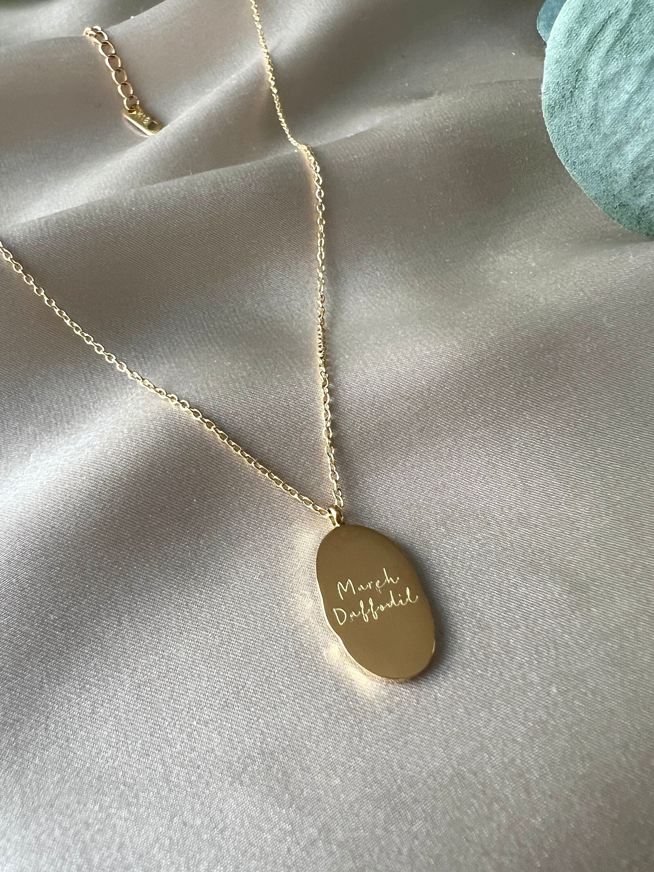 Persönliche Halskette, Geburtsmonat, Monat März, Geburtsblume Narzisse, Blume, Gold, wasserfest Halskette für Frauen, Geburtstagsgeschenk, Geschenk Trauzeugin, Brautjungfer, Brautmutter, Kette mit feinem Schriftzug, Schmuckblüte