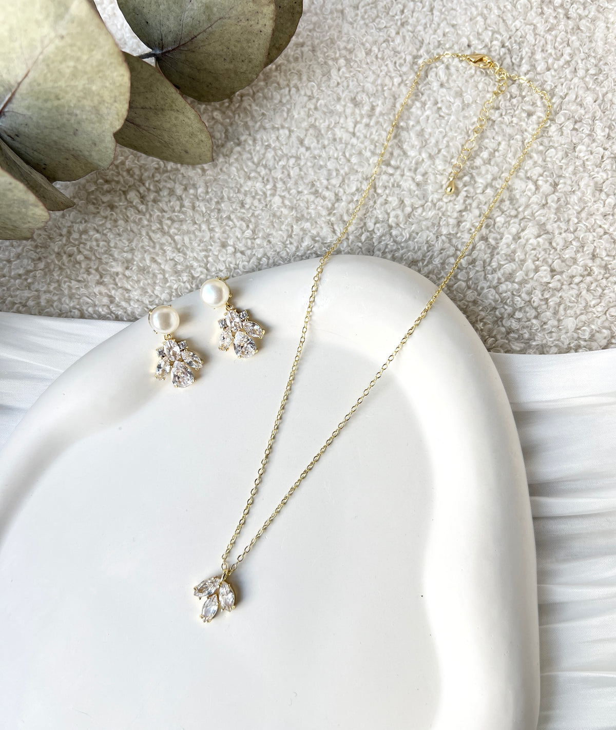 Feiner Brautschmuck für die Hochzeit, Schmuckset Halskette und Ohrringe, Brautohrringe, Gold oder silber, Kette fuer Sie, Geburtstagsgeschenk fuer Frauen, Weihnachtsgeschenk, hochwertiger Hochzeitsschmuck, Brautjungfern, Perlenschmuck, Perlenohrringe