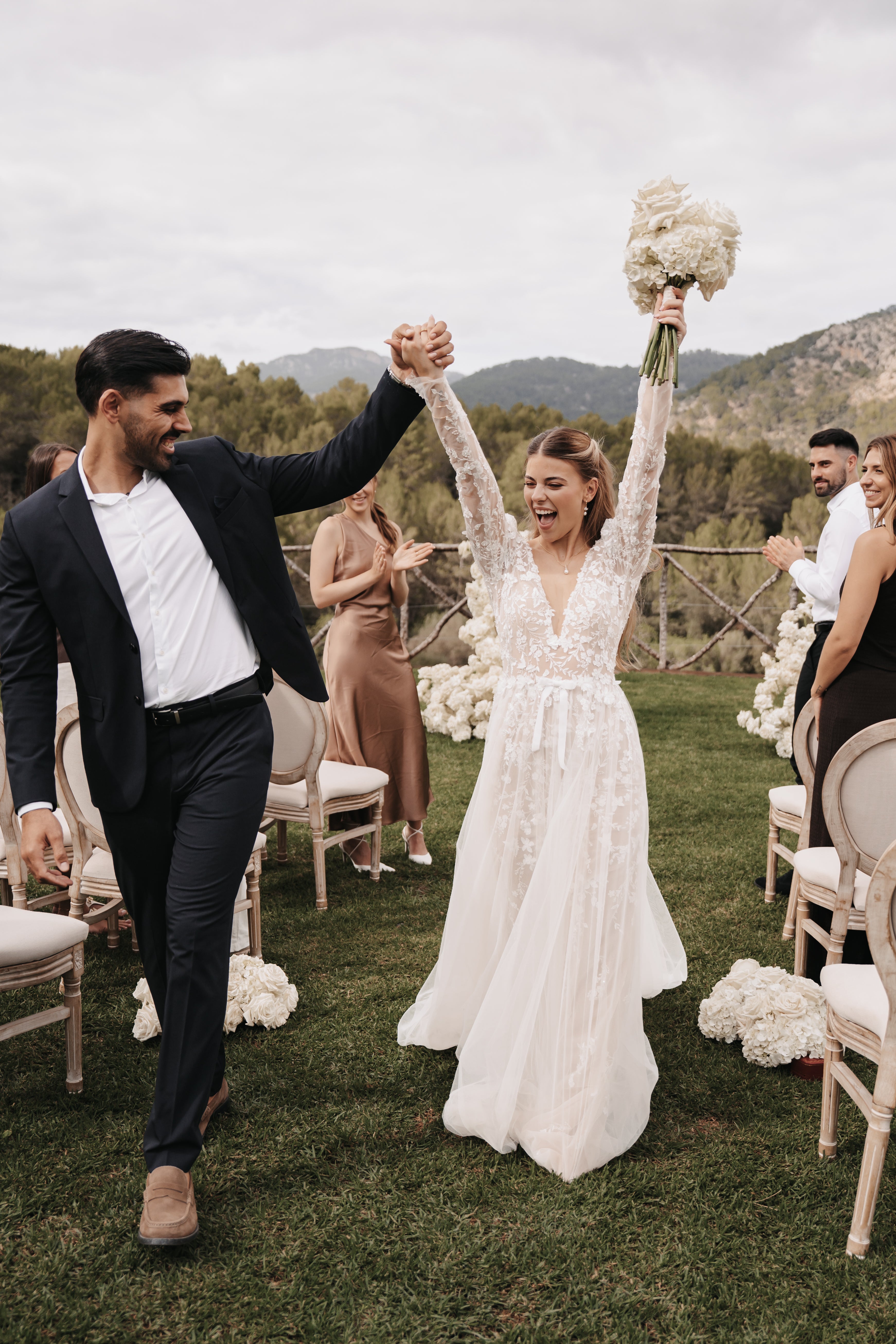 feine goldene Halskette mit einem eleganten Perlenanhaenger, Perlenhalskette, goldene Kette, Eleganter Brautschmuck, Brauthalskette, funkelnder Zirkoniaanhänger, Damenschmuck, Geschenk fuer Sie, Weihnachtsgeschenk Frauen, Schmuck Hochzeit