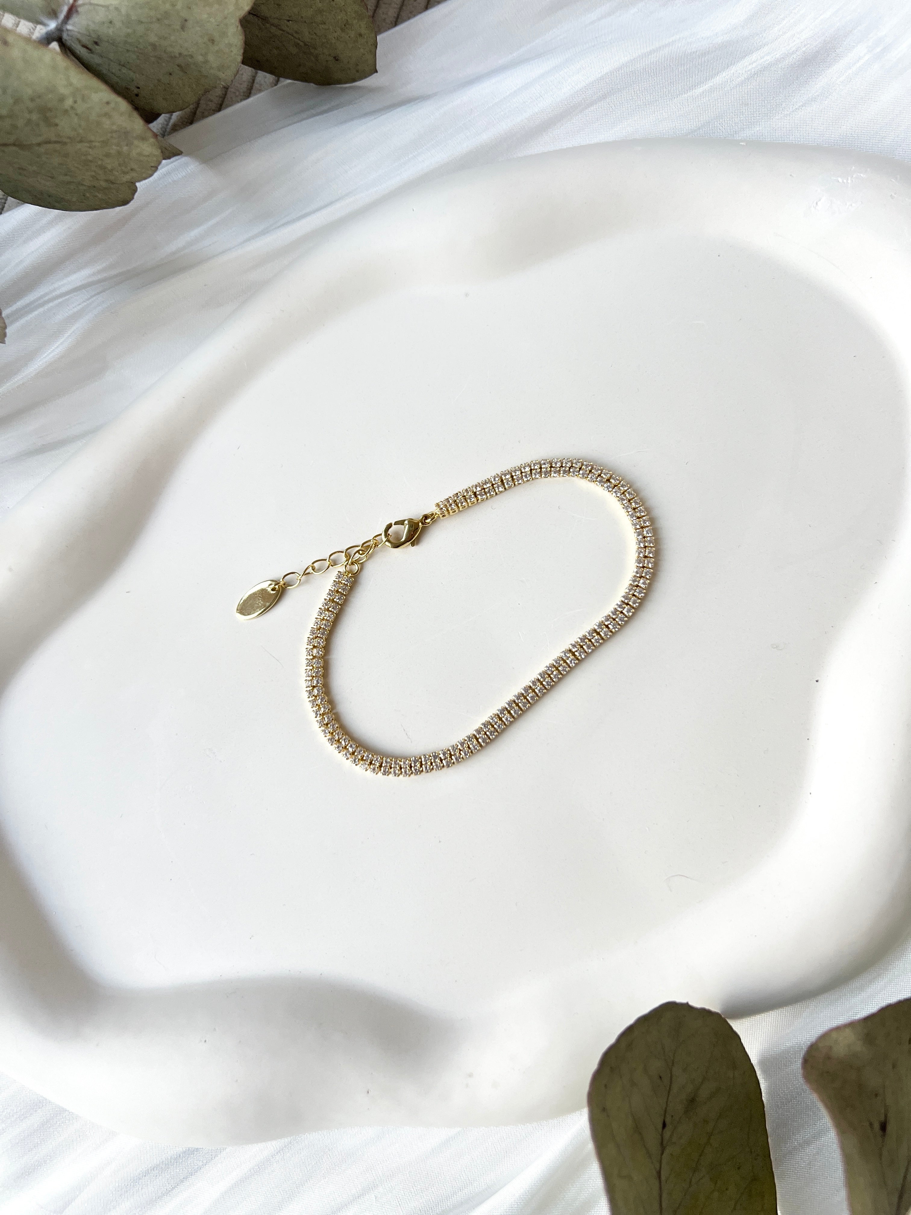 Armband, gold, feine Strasssteine, Tennisarmband, Tennis Bracelet, goldener Brautschmuck, glänzendes Brautarmband, edler Schmuck für die Hochzeit, Standesamt Tennisbracelet, Geschenk für Sie, Weihnachtsgeschenk für Frauen, Schmuckbluete