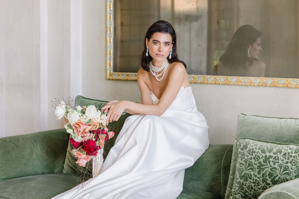 Moderne Perlenohrringe, elegante Ohrringe, feiner Brautschmuck, schicke Brautohrringe, weiss, opulenter Perlenschmuck, Schmuck fuer die Hochzeit, Hochzeitsschmuck, Braut, Standesamt, Weddinginspiration