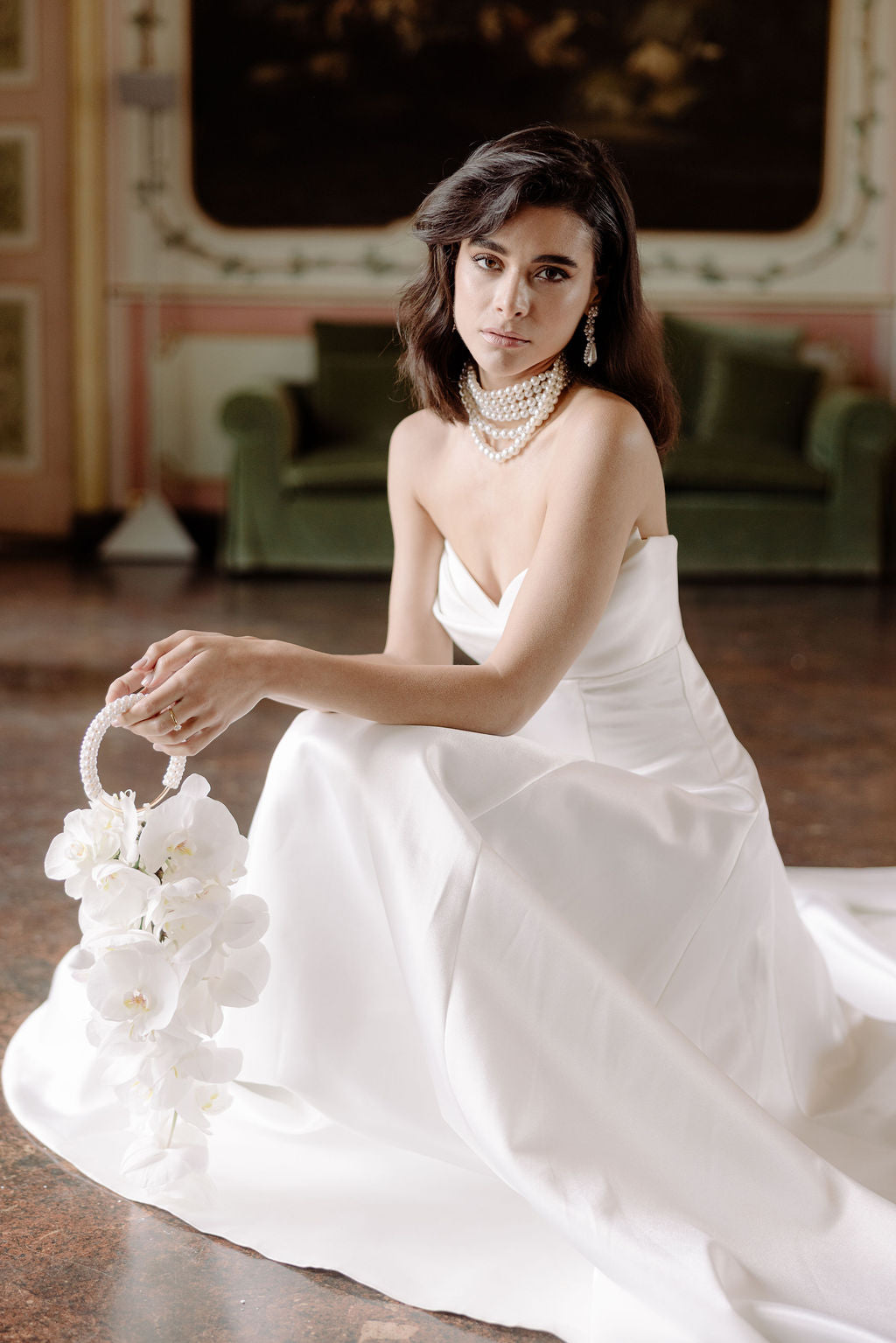Moderne Perlenohrringe, elegante Ohrringe, feiner Brautschmuck, schicke Brautohrringe, weiss, opulenter Perlenschmuck, Schmuck fuer die Hochzeit, Hochzeitsschmuck, Braut, Standesamt, Weddinginspiration